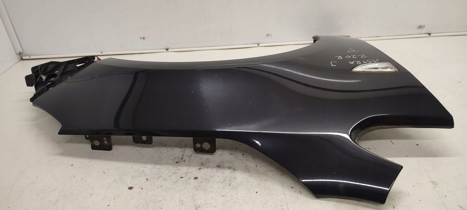 fender right front front Opel Astra J kombi Z20R