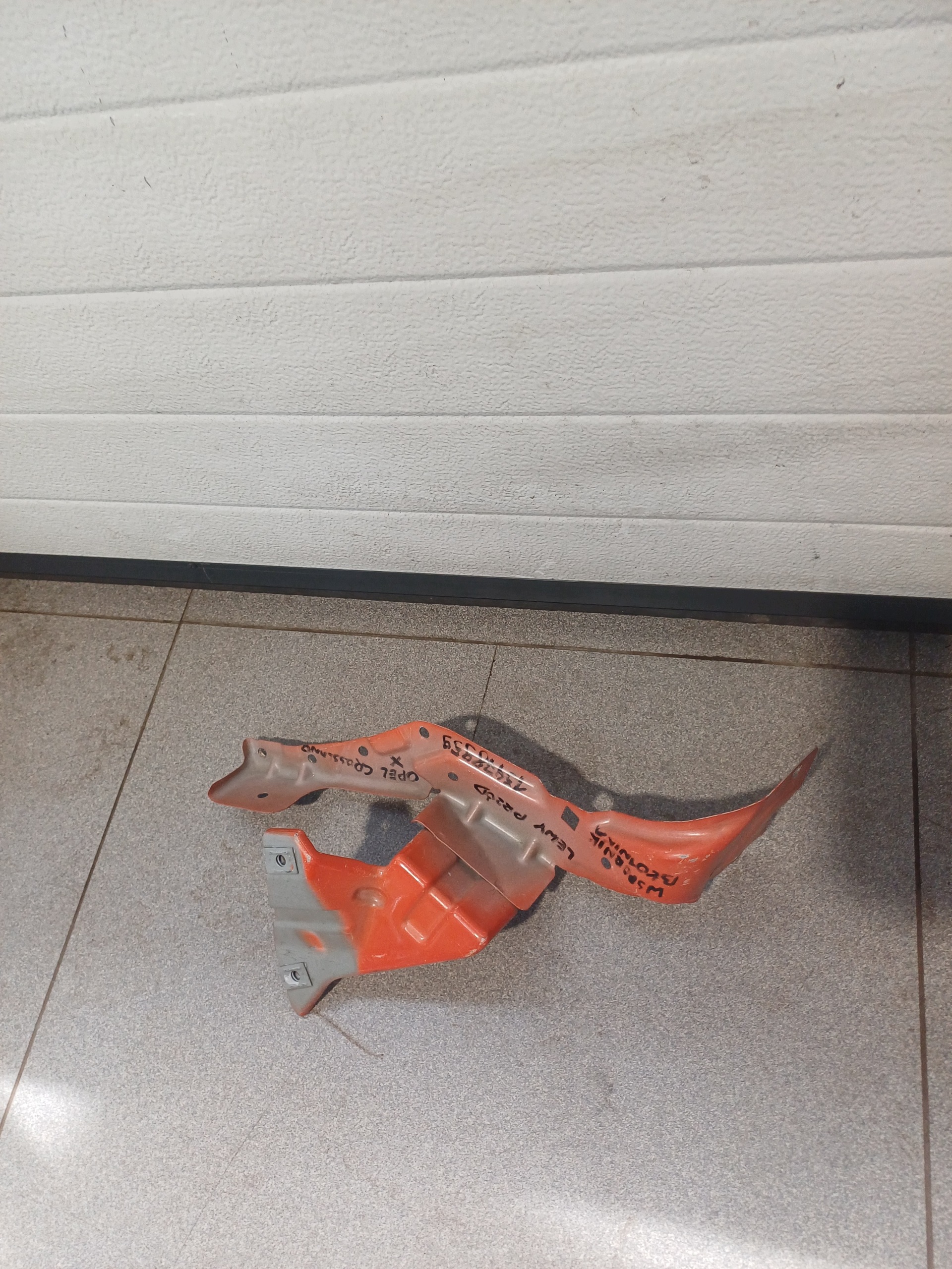 console of a fender left front front OPEL CROSSLAND X 13478959