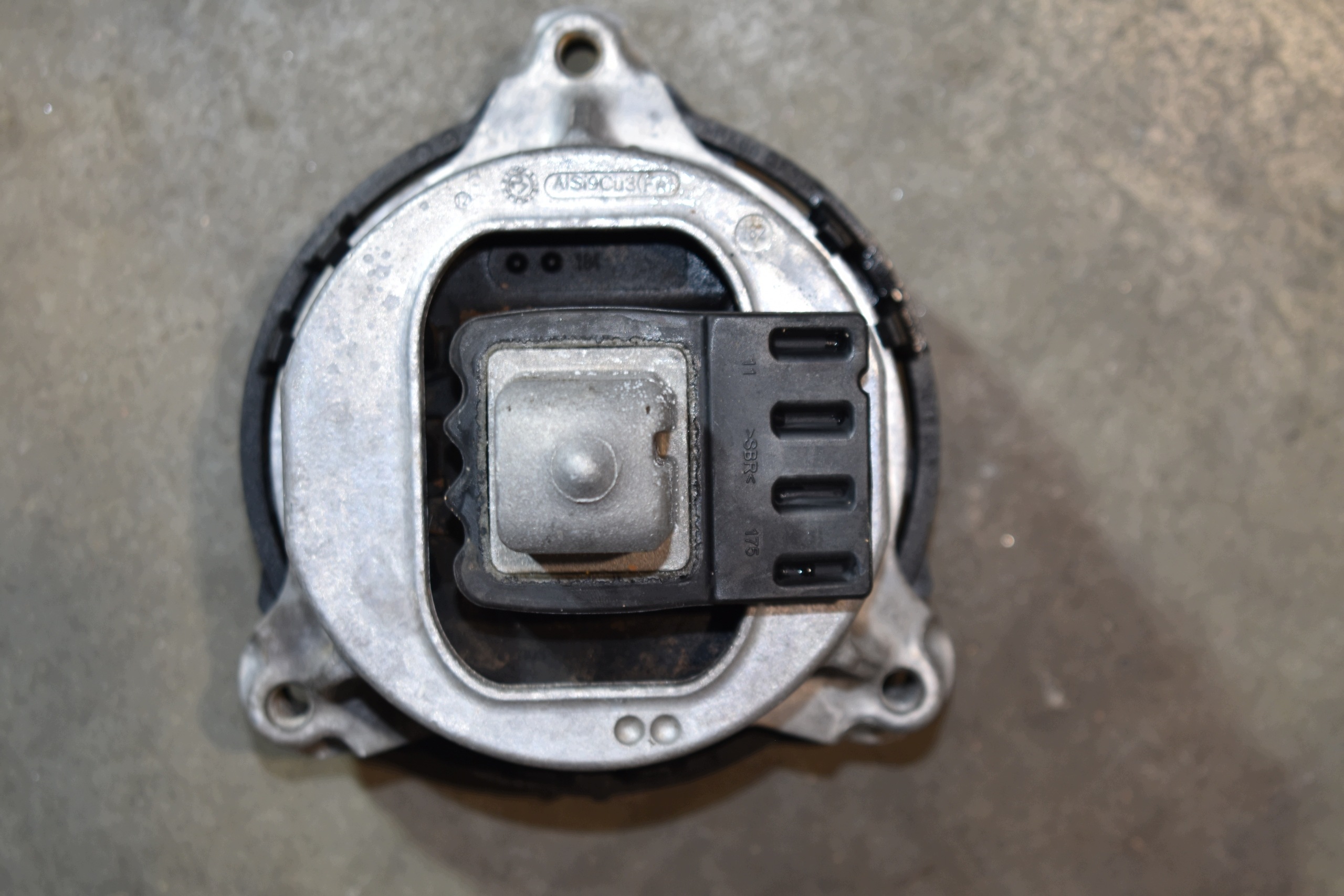 perfect condition holder engine mount right BMW G01 G02 G30 1