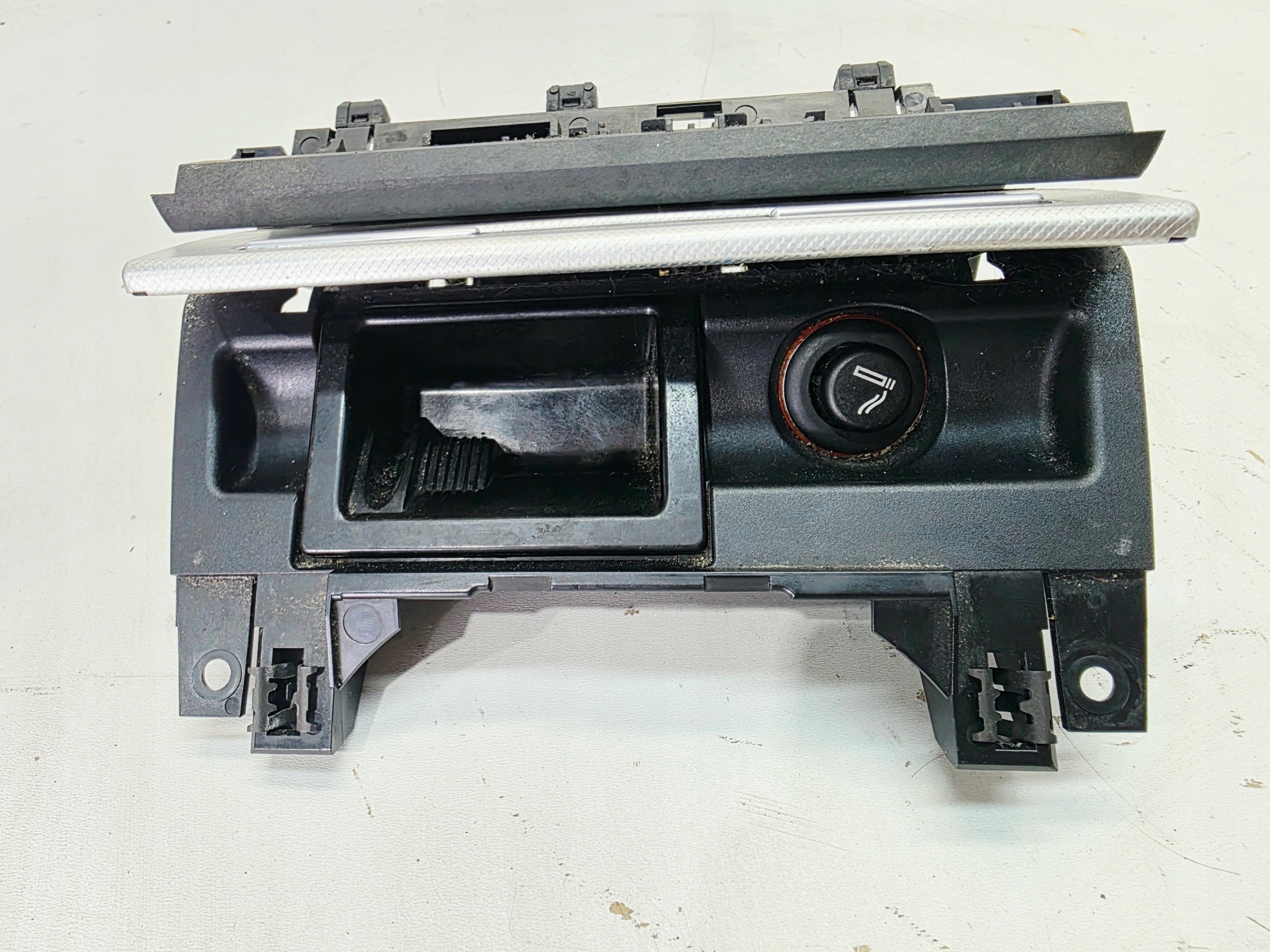 ashtray passenger compartment front 2 DIN AUDI A4 B6 B7 8E0857951M
