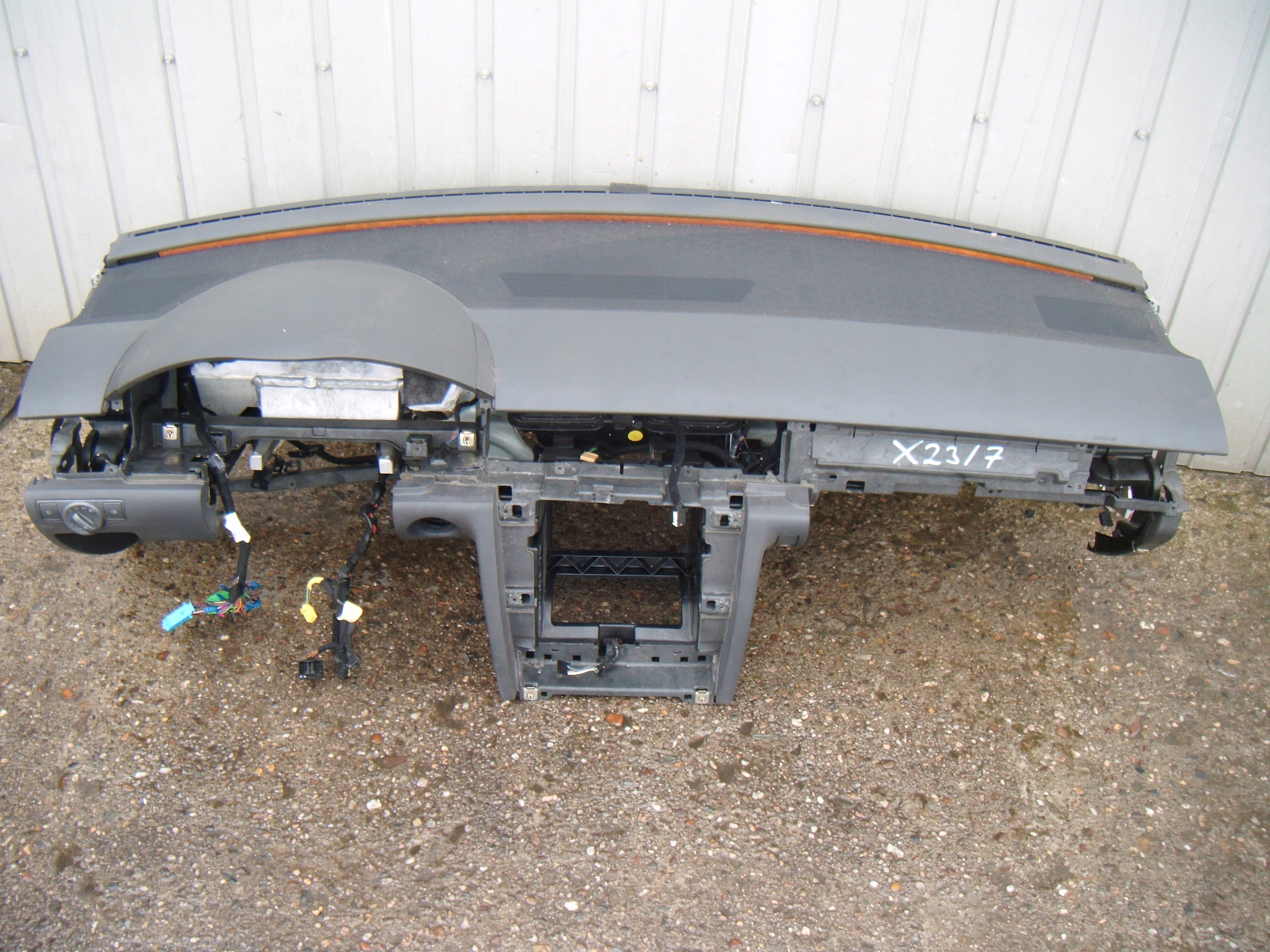 VW PHAETON KONSOLA DESKA