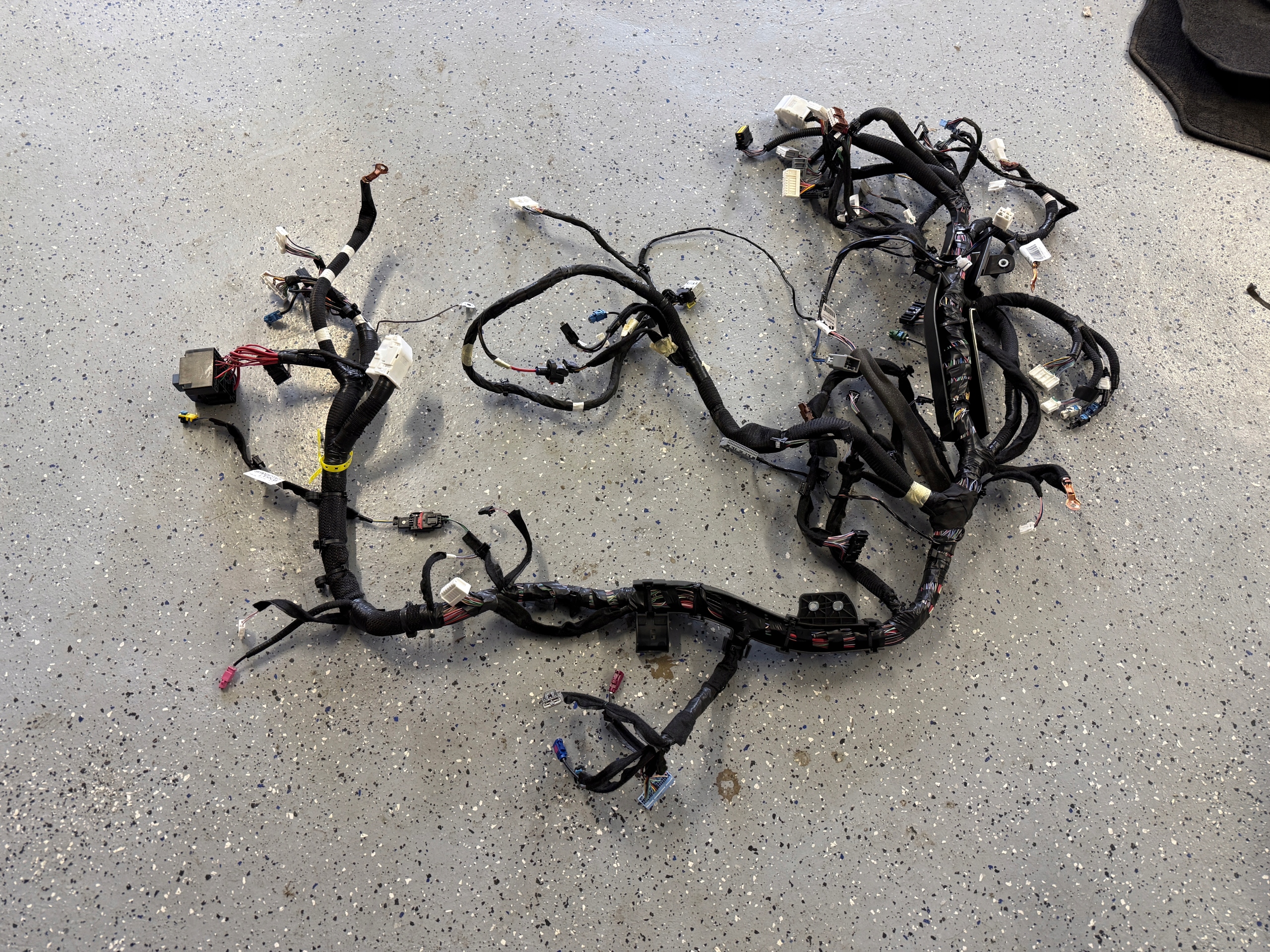 RENAULT AUSTRAL 1.2 E-TECH bundle wiring consoles 240184487V