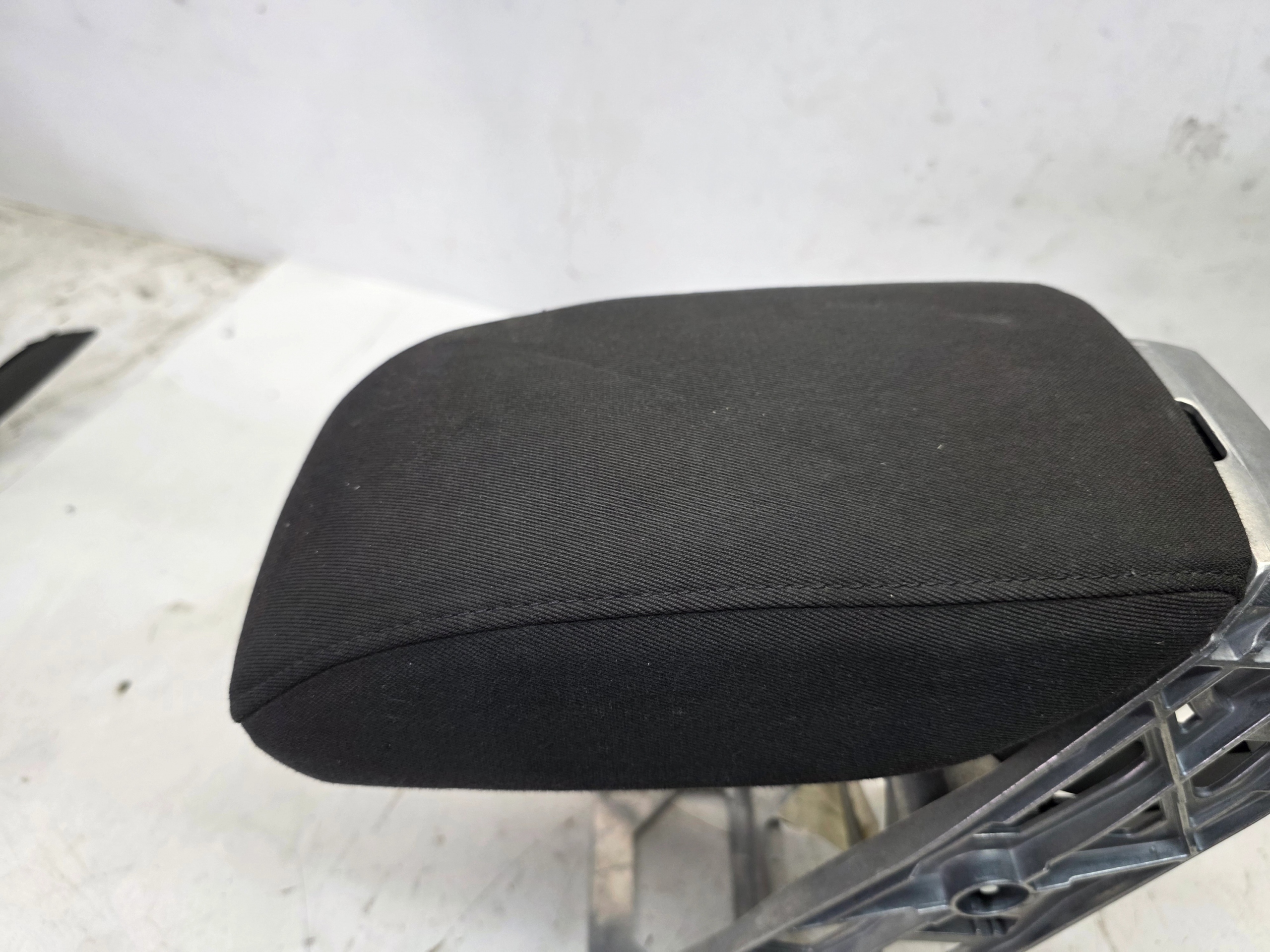 armrest front AUDI Q3 8U WELUR 8U0864283A 6PS