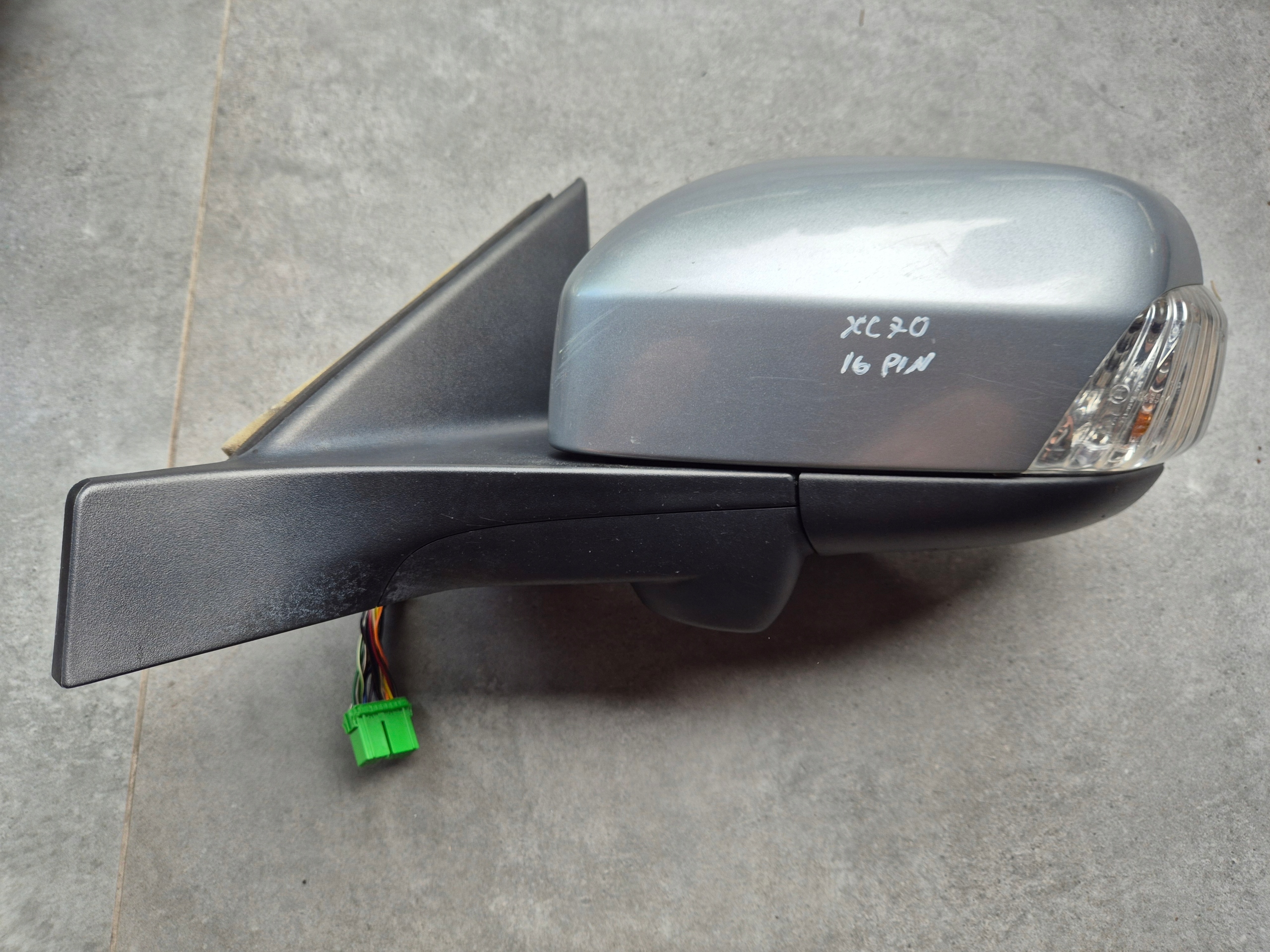 LUSTERKO ZEWNETRZNE LEWE VOLVO XC70 II