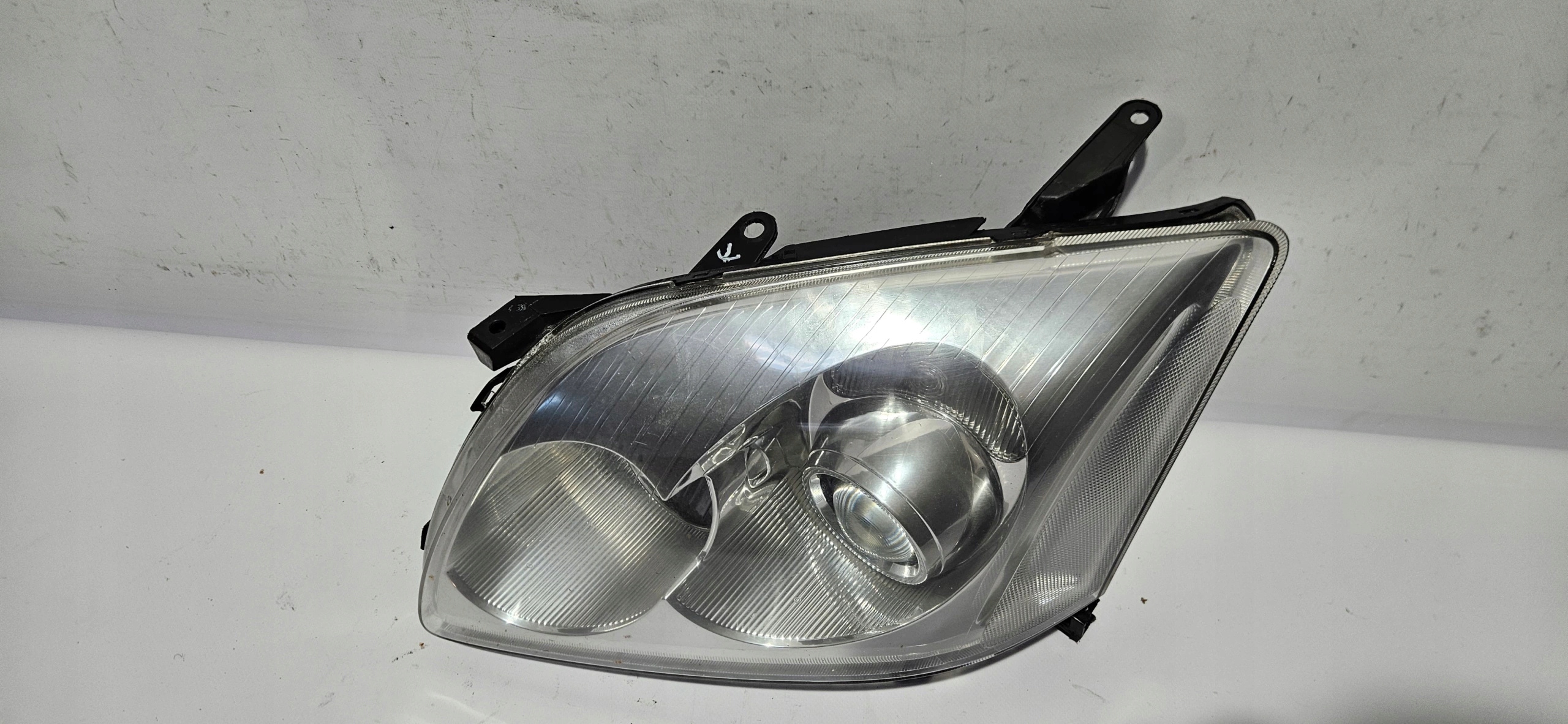 light left front XENON TOYOTA AVENSIS T25 06-08
