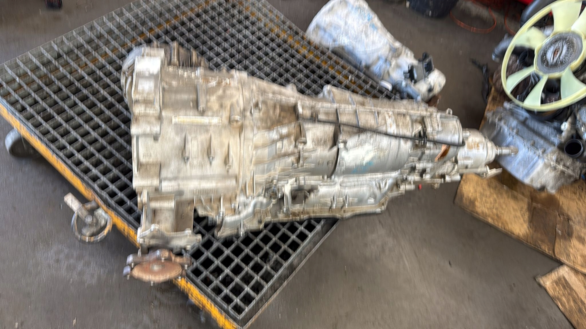 Getriebe AUDI RSQ8 4,0 TFSI 50 TYS KM DHU TNP