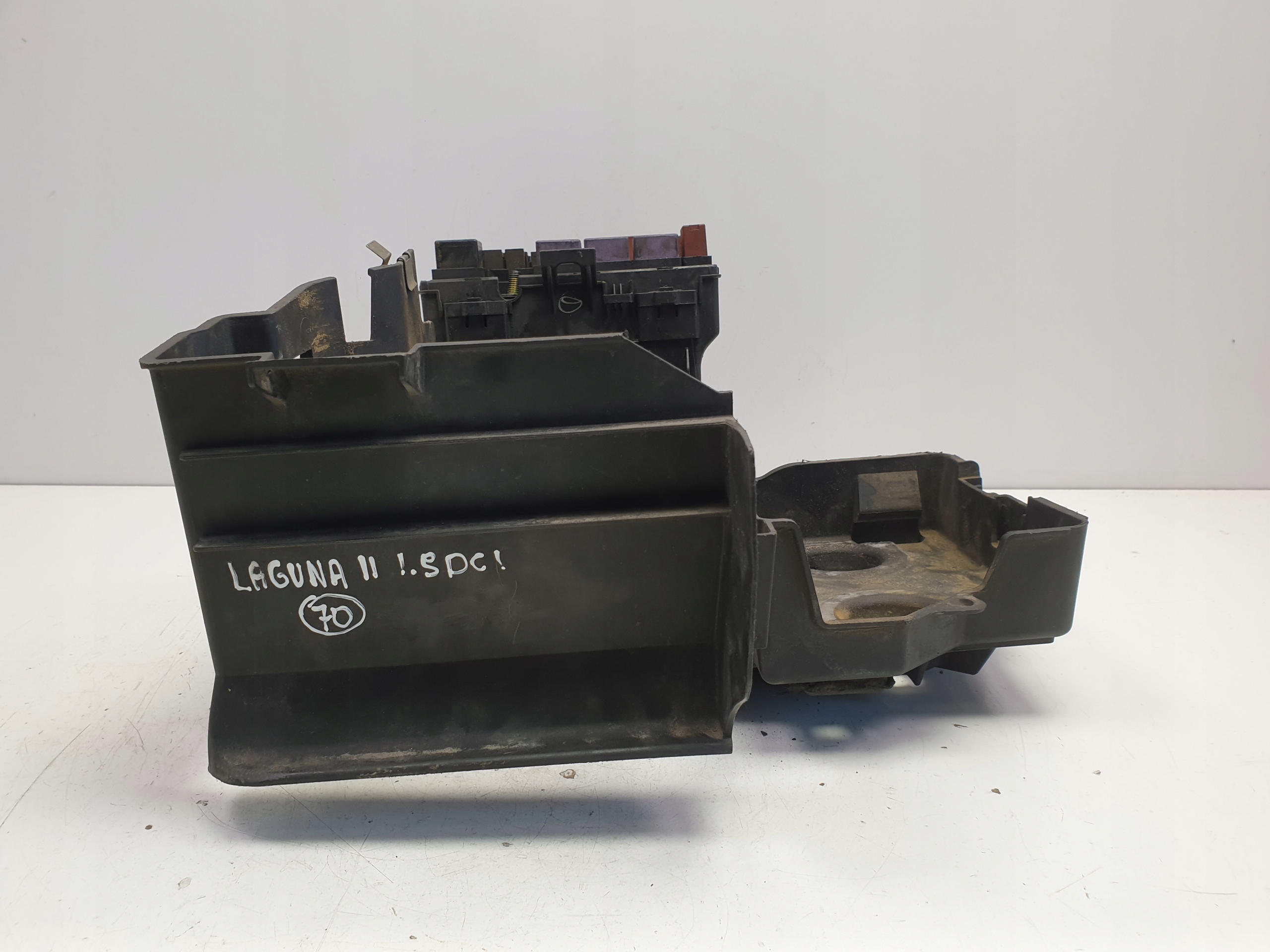 8200183327C - Laguna II 1.9 dCi корпус батареи