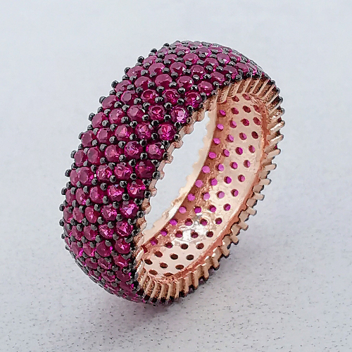 5-řadový snubní prsten zdobený růžovými zirkony