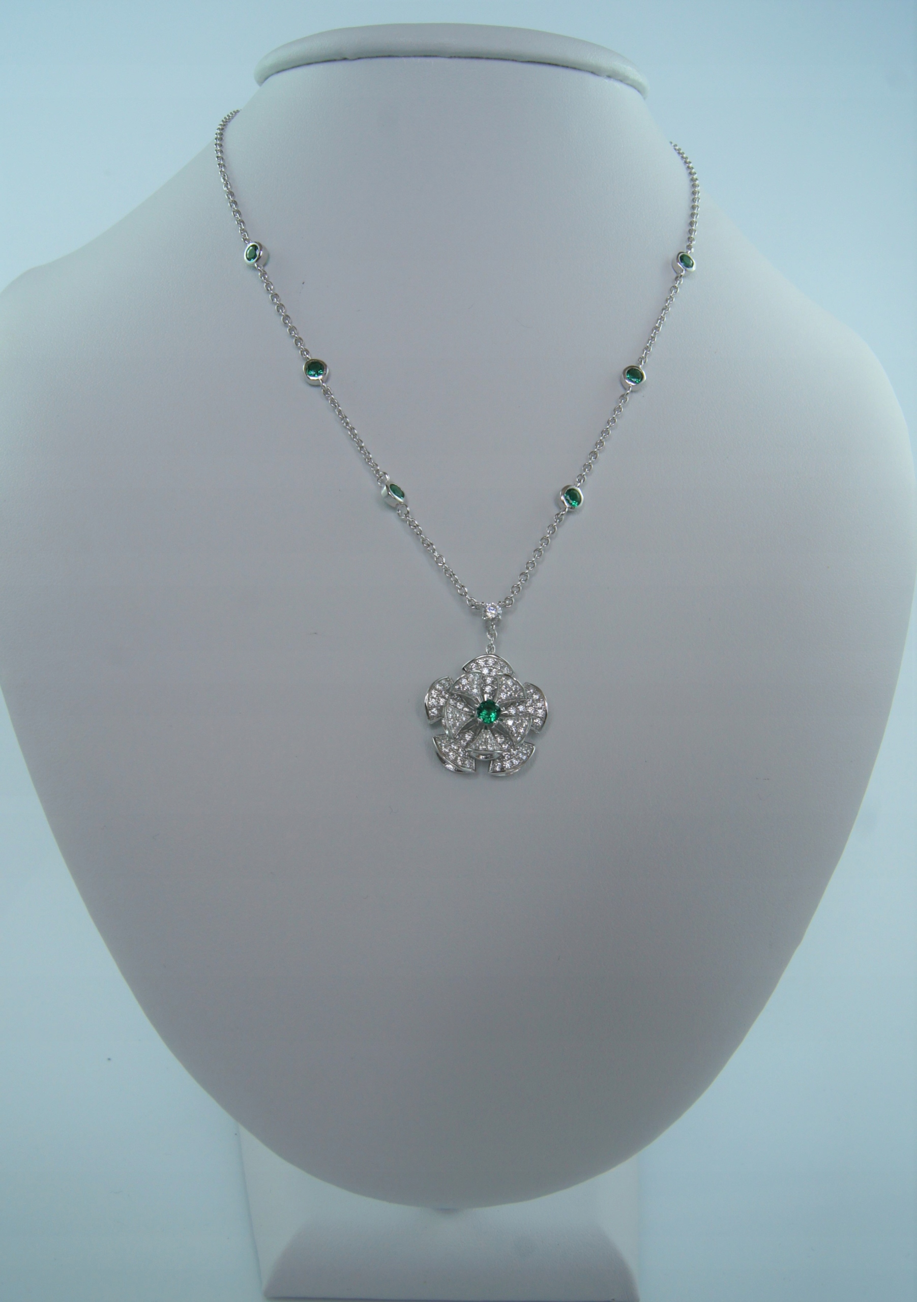 Naszyjnik srebrny Beauty Kwiatek SWAROVSKI ELEMENT