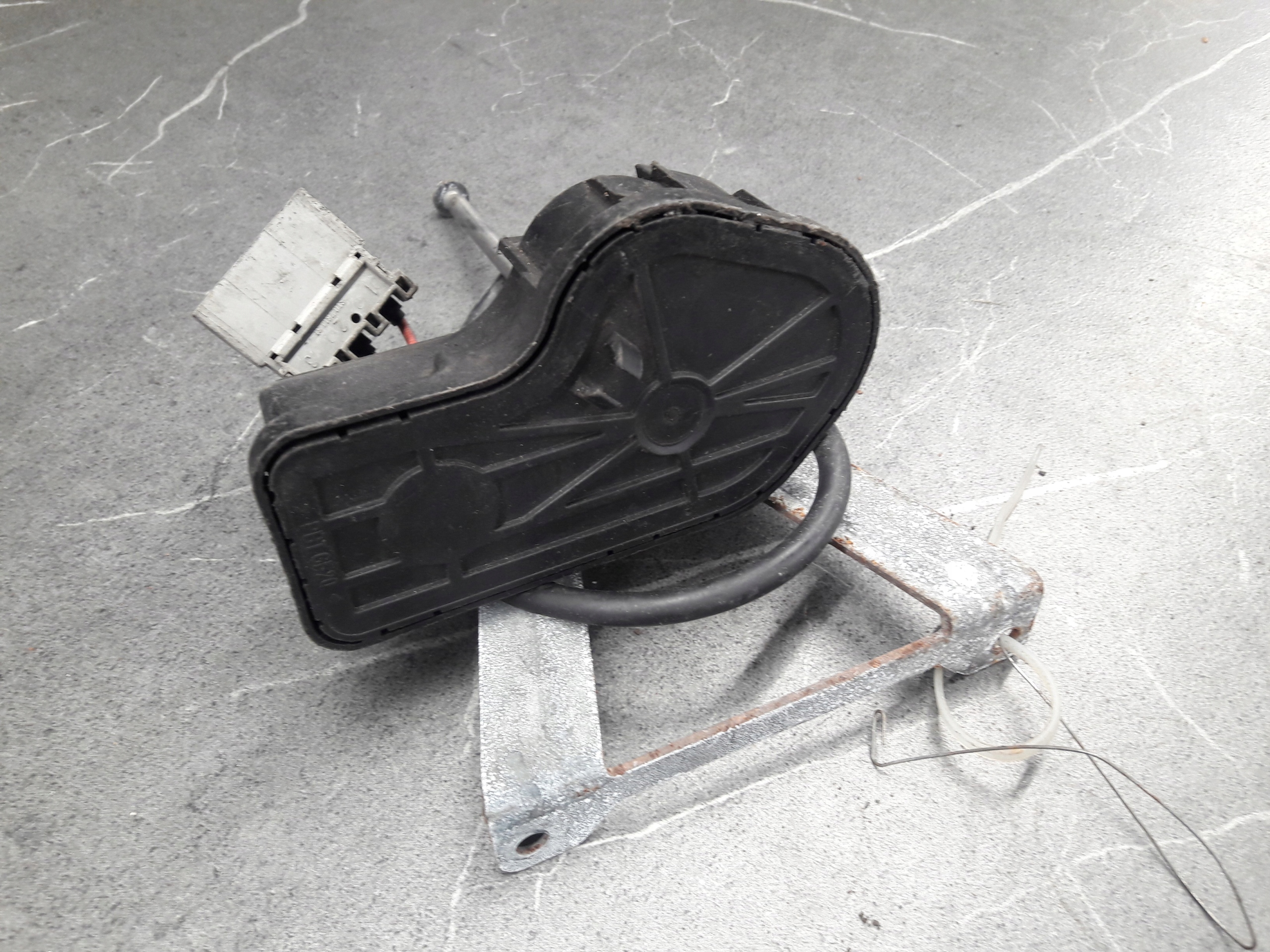 0390206821 silniczek wcieraczek lampy lewy saab 9000 Numer katalogowy oryginału 0390206821