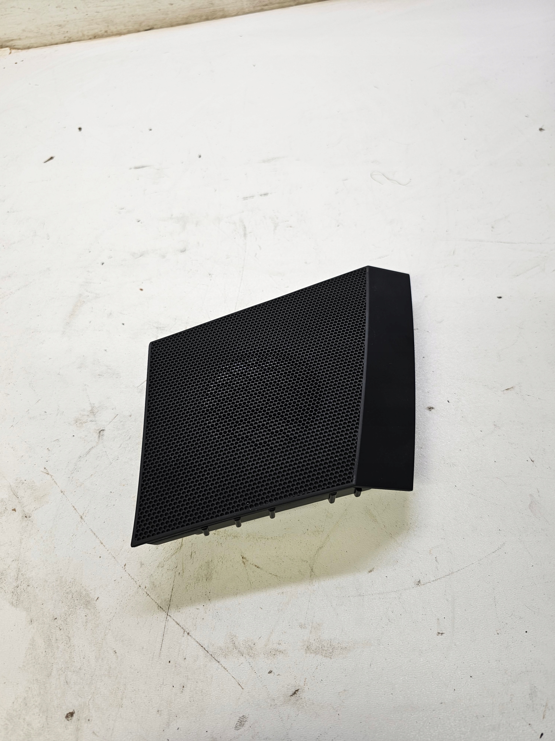 DE COUVERTURE DU HAUT PARLEUR DU TABLEAU DE BORD AUDI A6 C8 4K1035428