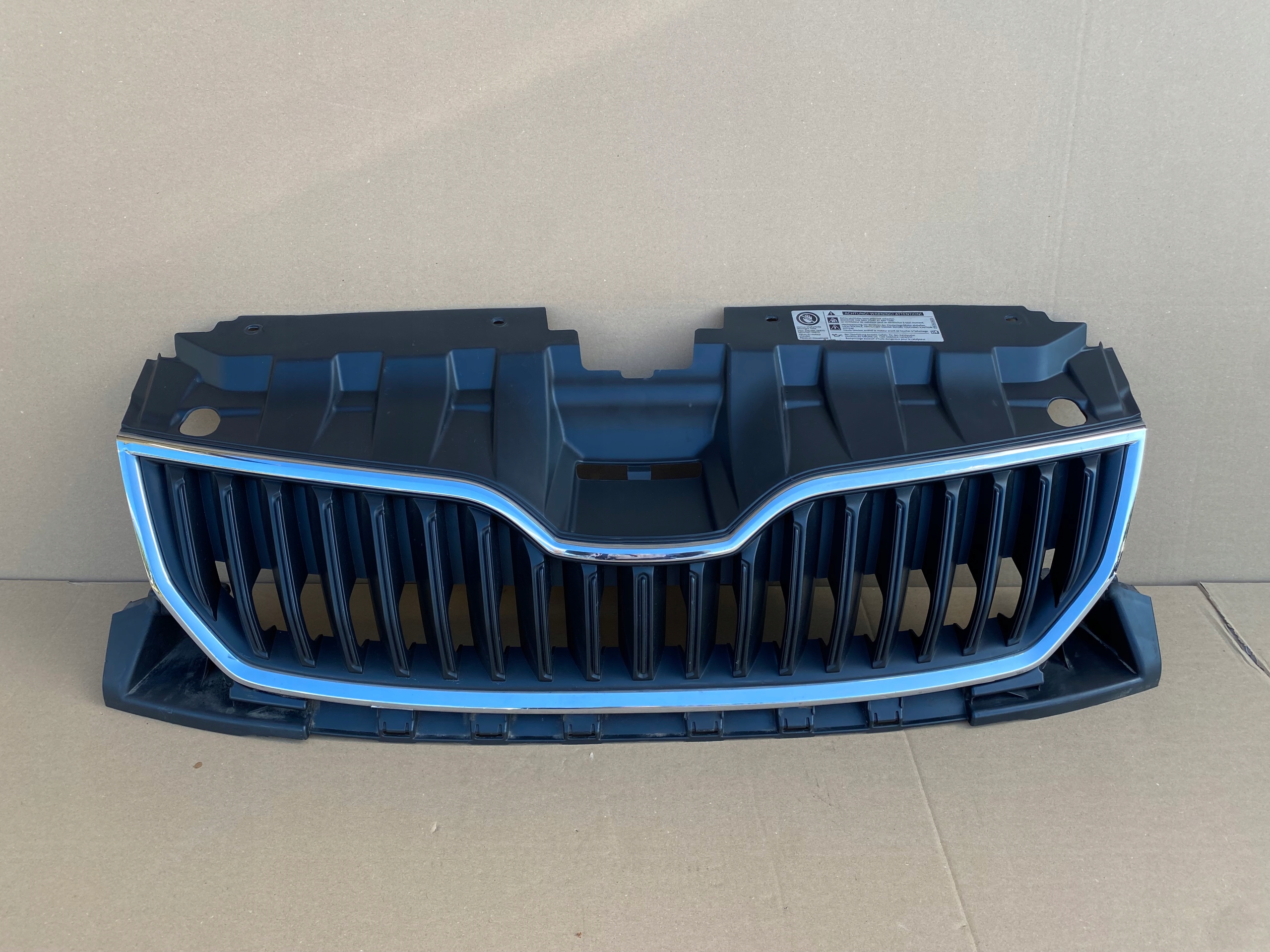 Skoda Fabia 6Y Kühlergrill FRONTGRILL Kühlergitter 6V08536530R - Thumbnail 1