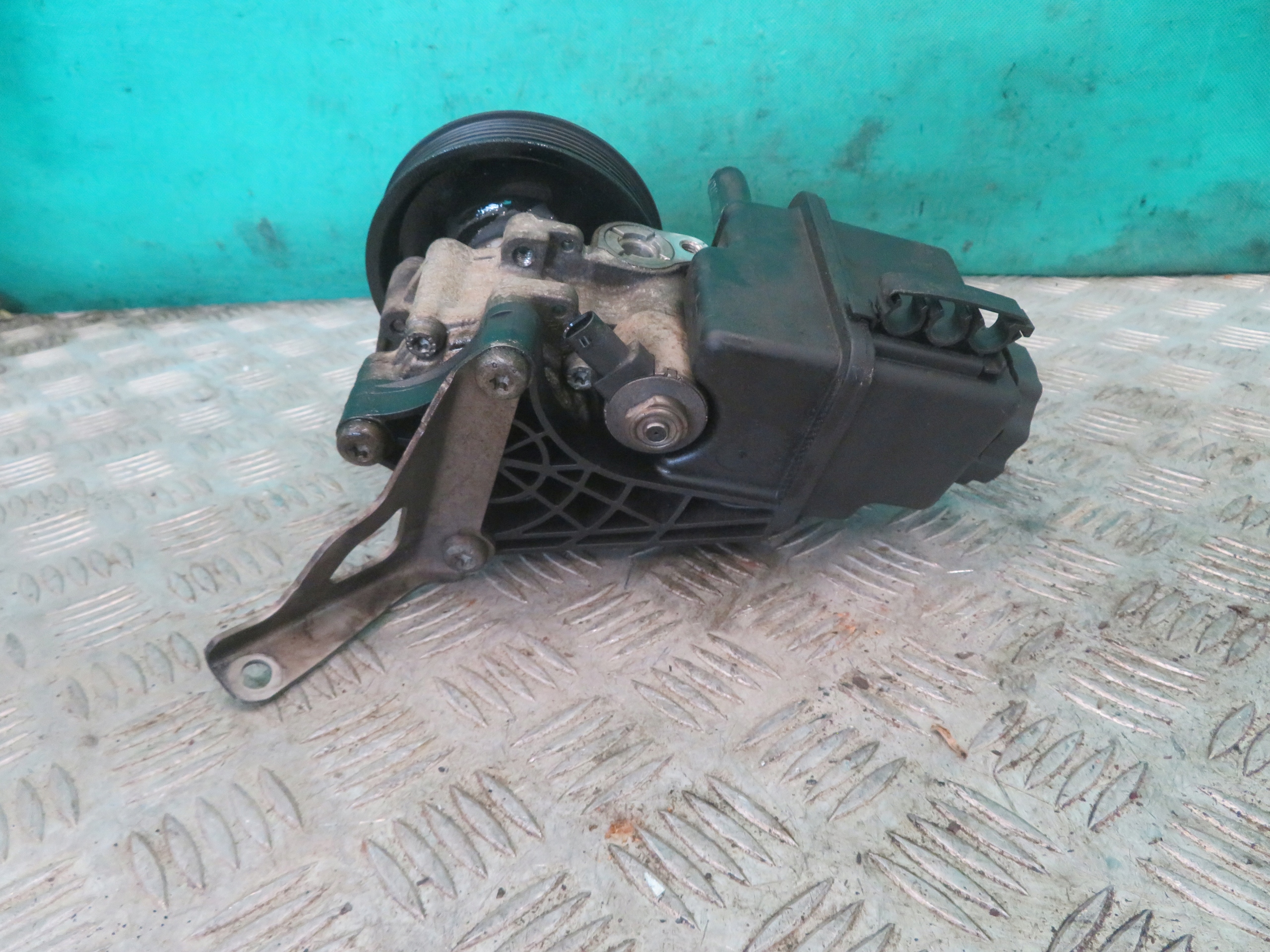 Pompa servosterzo MERCEDES W204 12R A0064662601