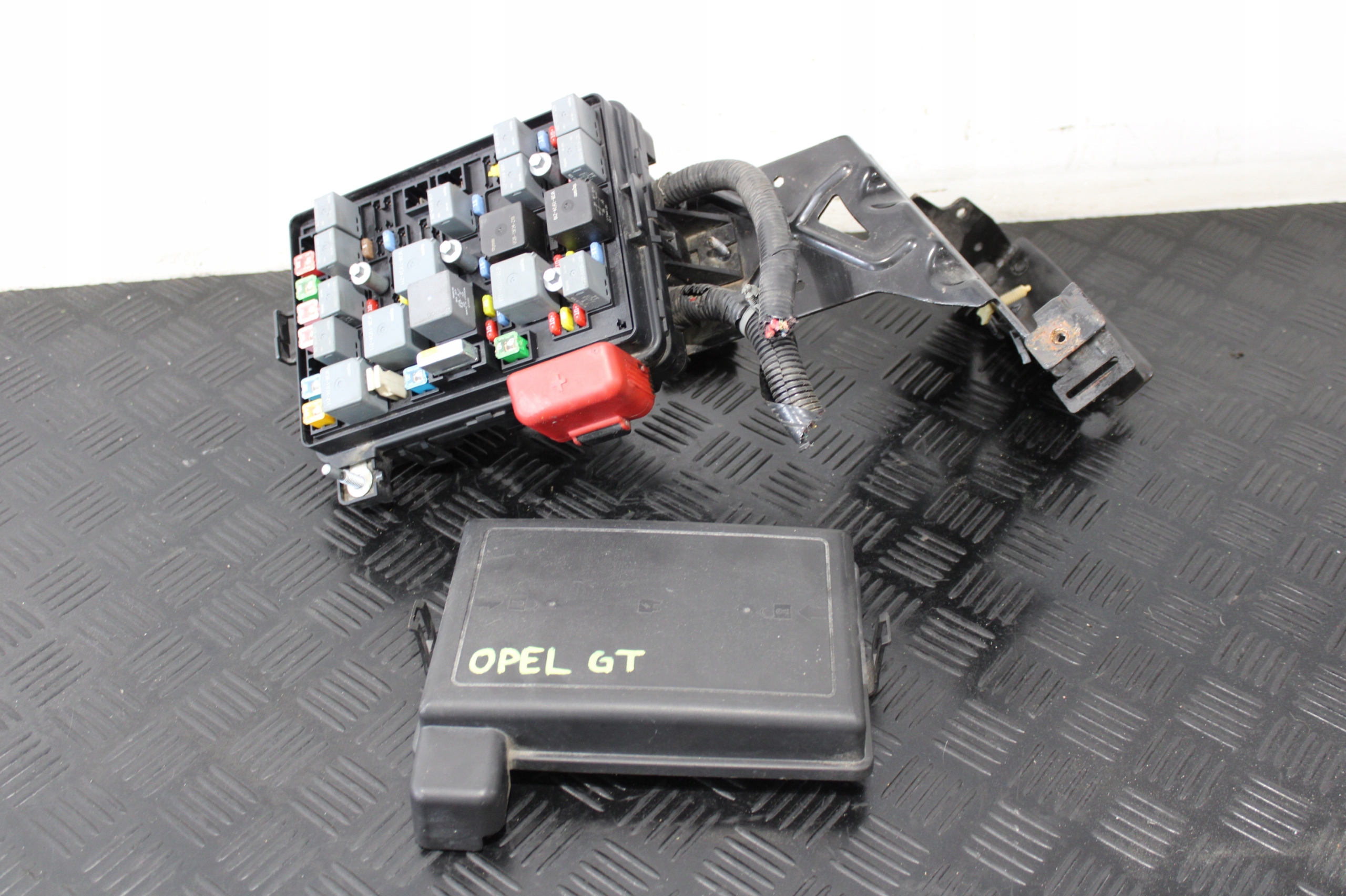 SKRZYNKA BEZPIECZNIKÓW OBUDOWA OPEL GT