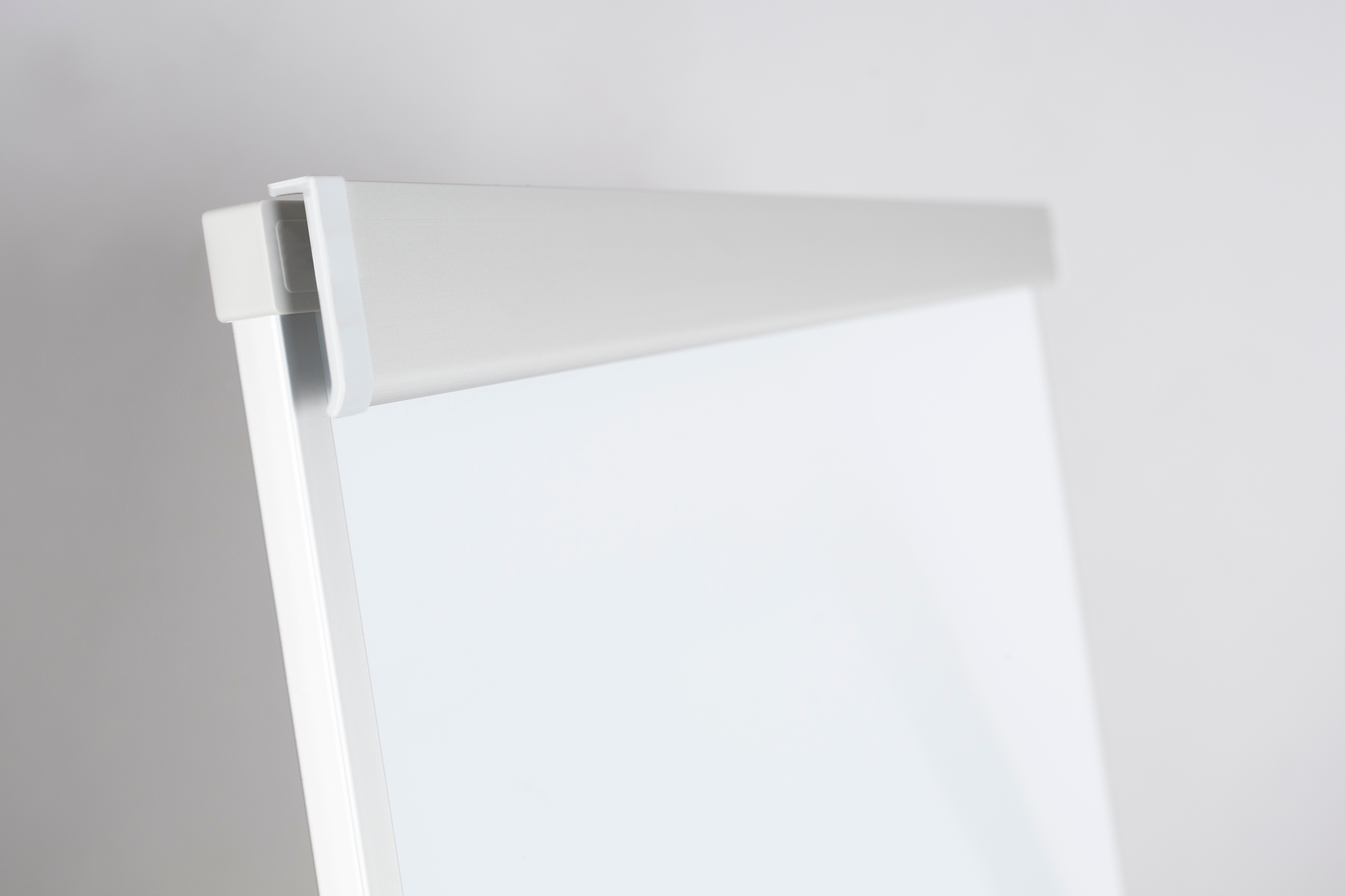 Flipchart 70x100 cm biała tablica magnetyczna suchościeralna na trójnogu Kod producenta TF30 ECO BASIC