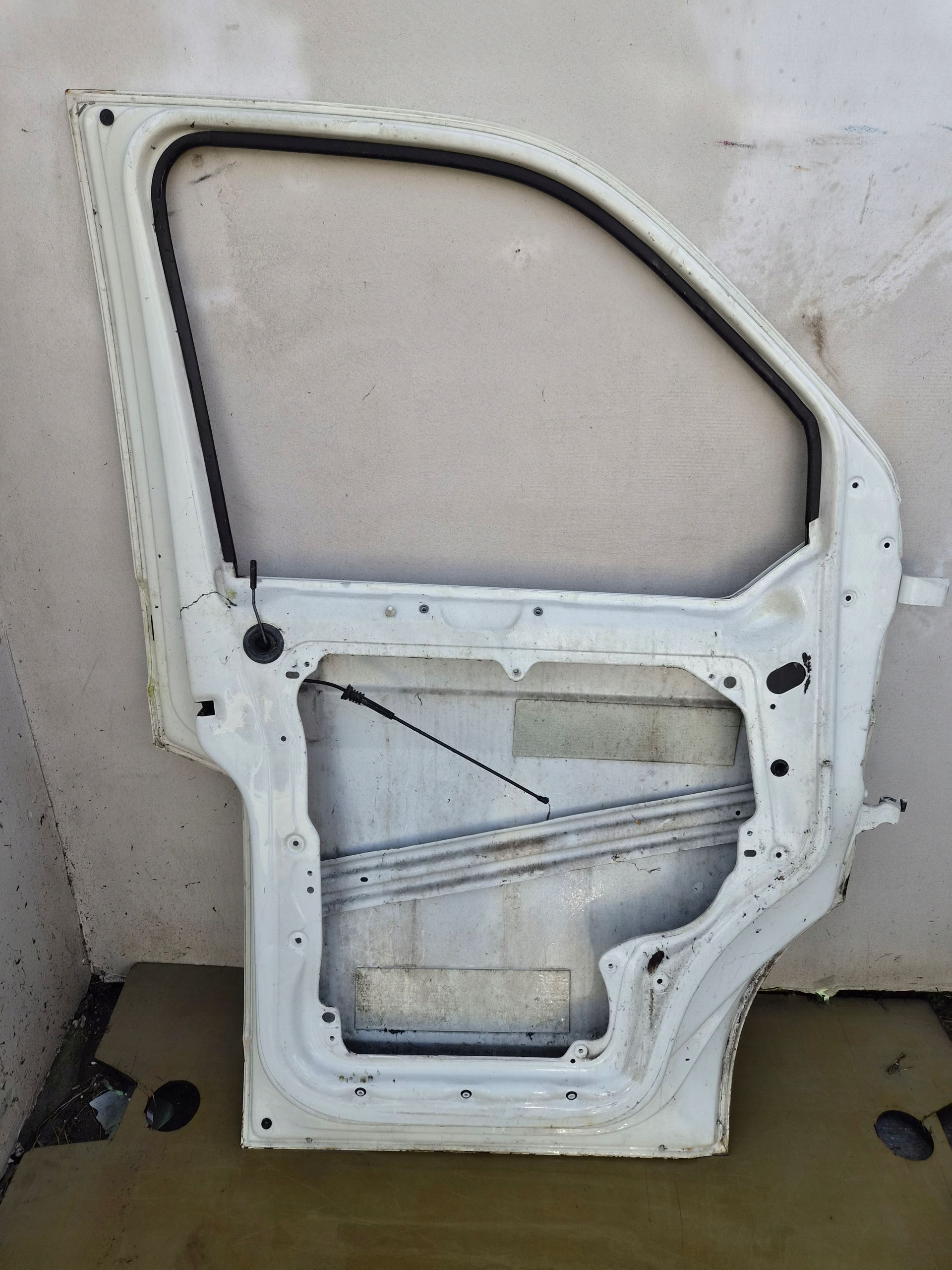 door front left VW T5 T5 LIFT front kierowca/ driver´s biale