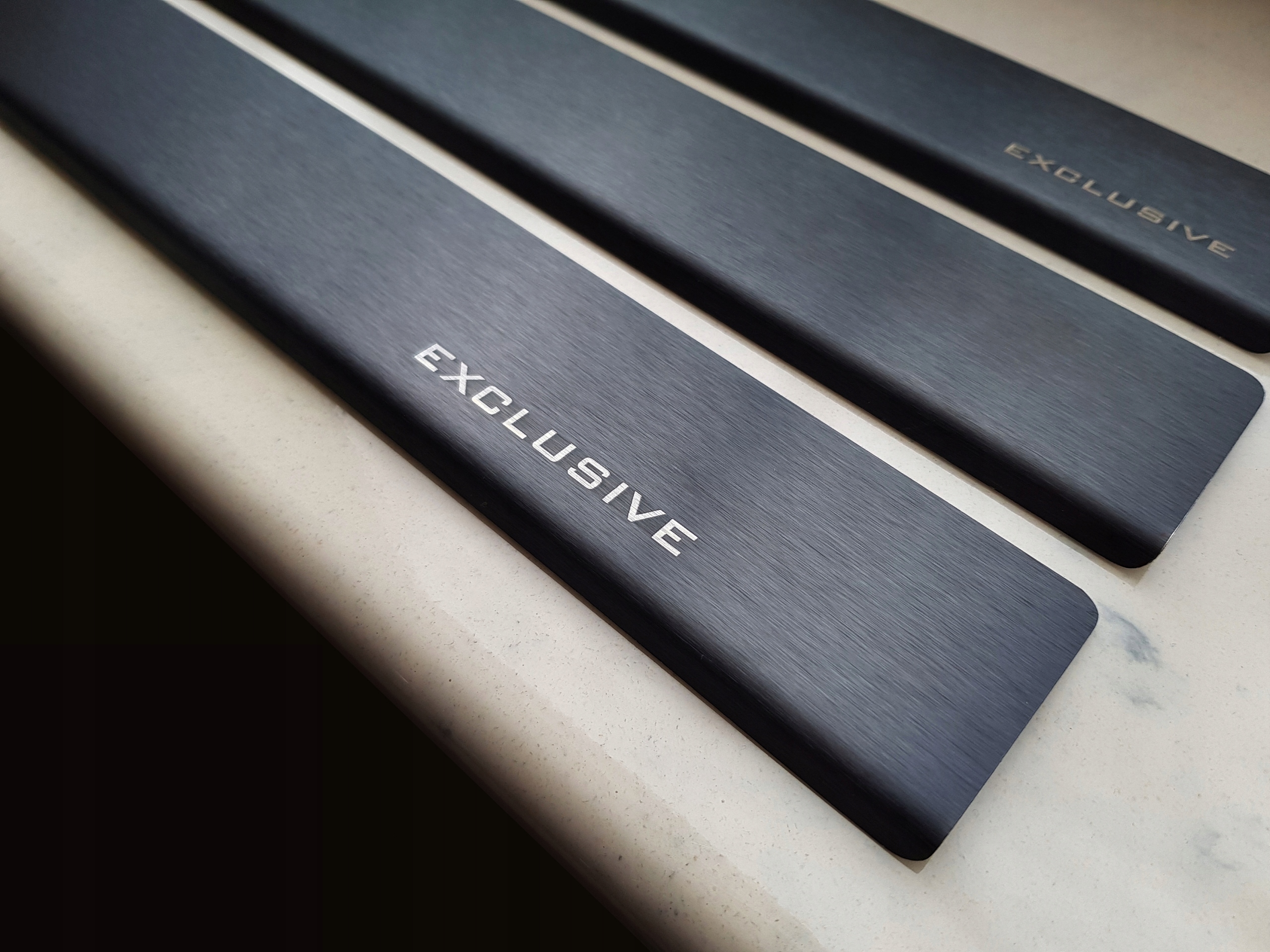 NAKŁADKI PROGOWE LISTWY SUZUKI S-CROSS III 2021- Producent inny