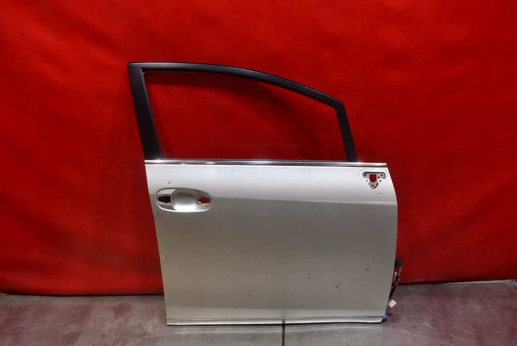 door right front front silver TOYOTA VERSO 1 and 09-13