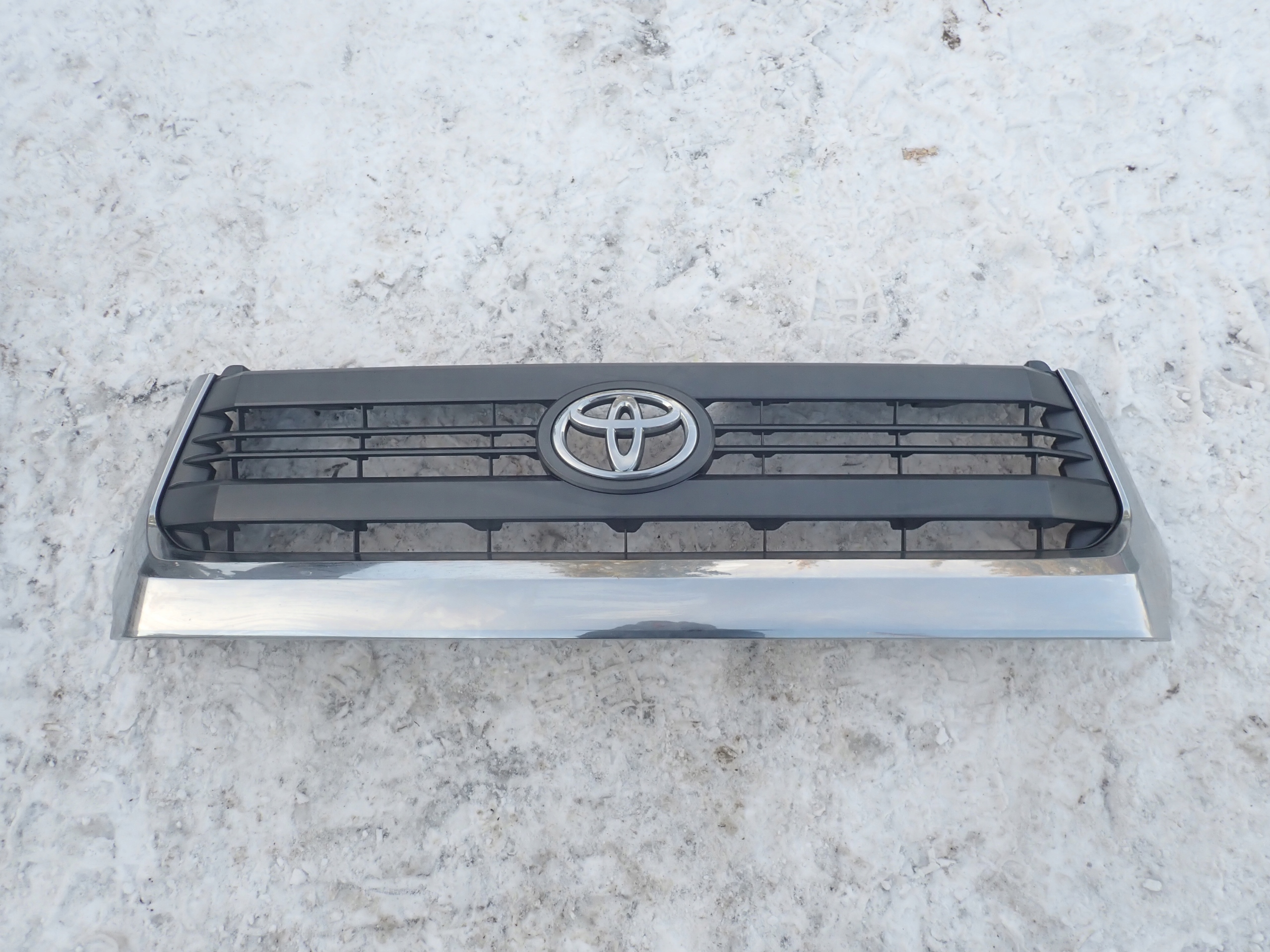 Atrapa Chłodnicy Grill Toyota Tundra II 2014-