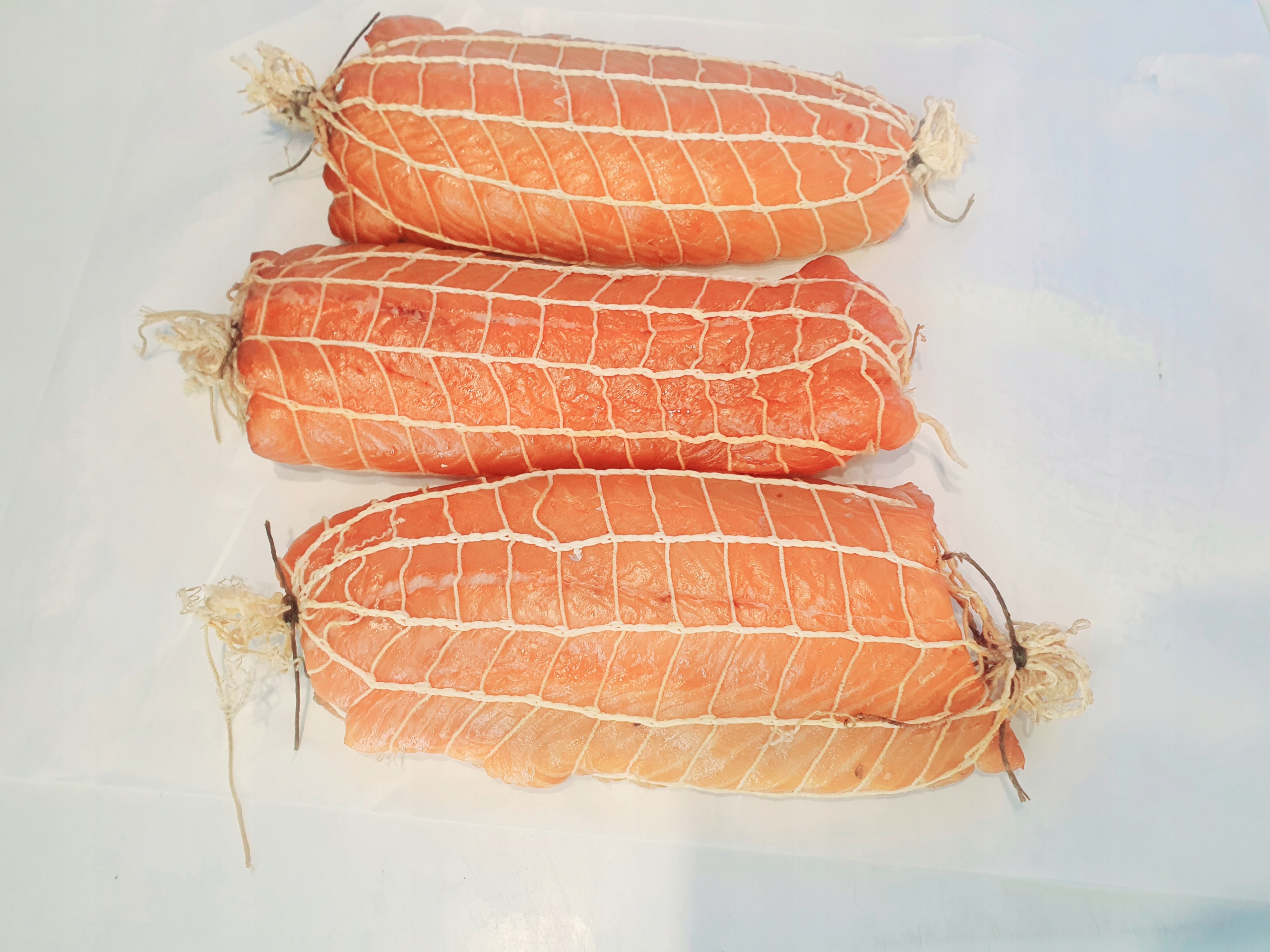 Levně Svíčková panenka z lososa atlantského, uzená za studena, lososová svíčková