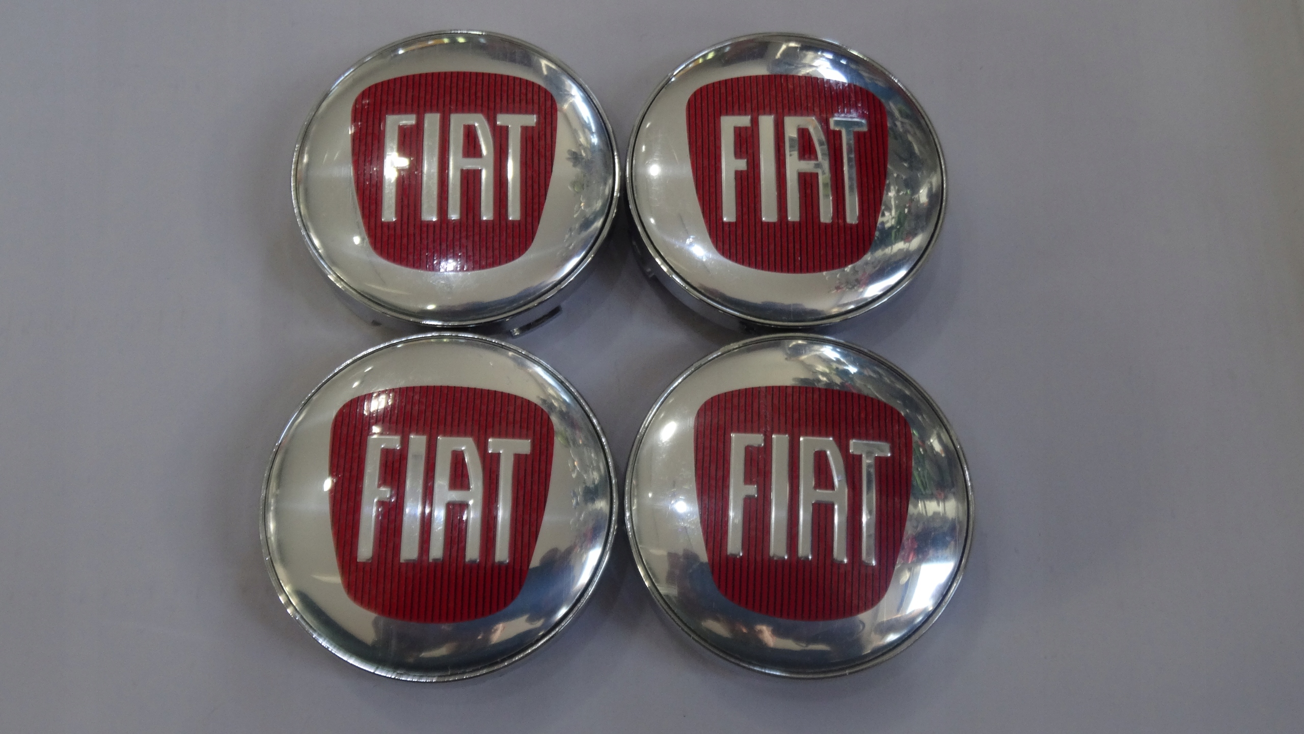 

4x Dekielki Emblematy na felgi Fiat 60 mm czer