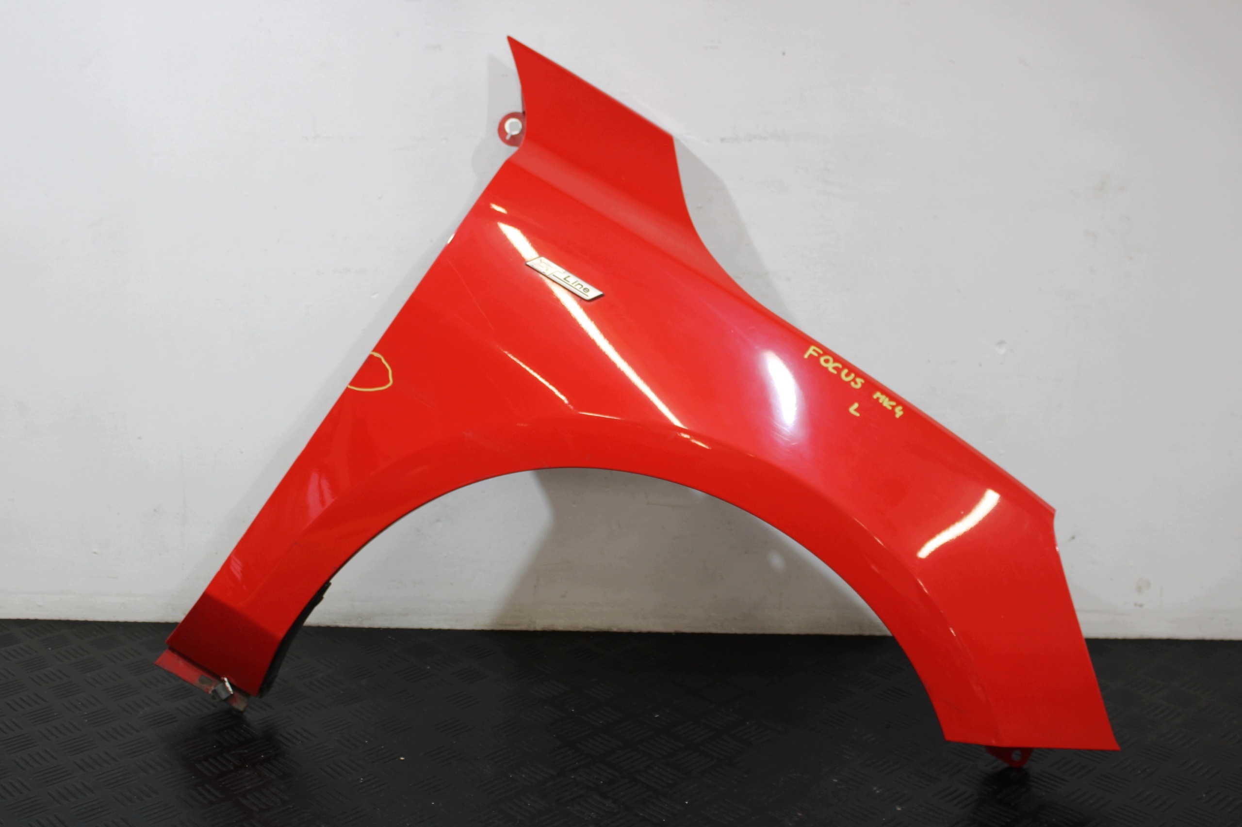 fender right front front FORD FOCUS MK4 KOMBI ST-LINE