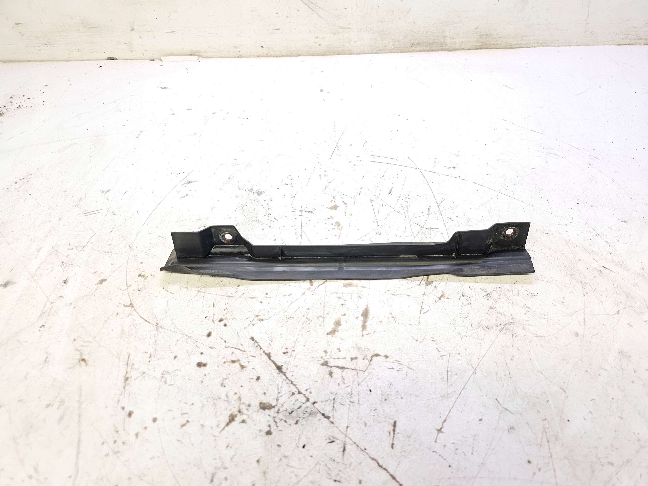 kryt chladiče levá AUDI A1 8X 8X0121331