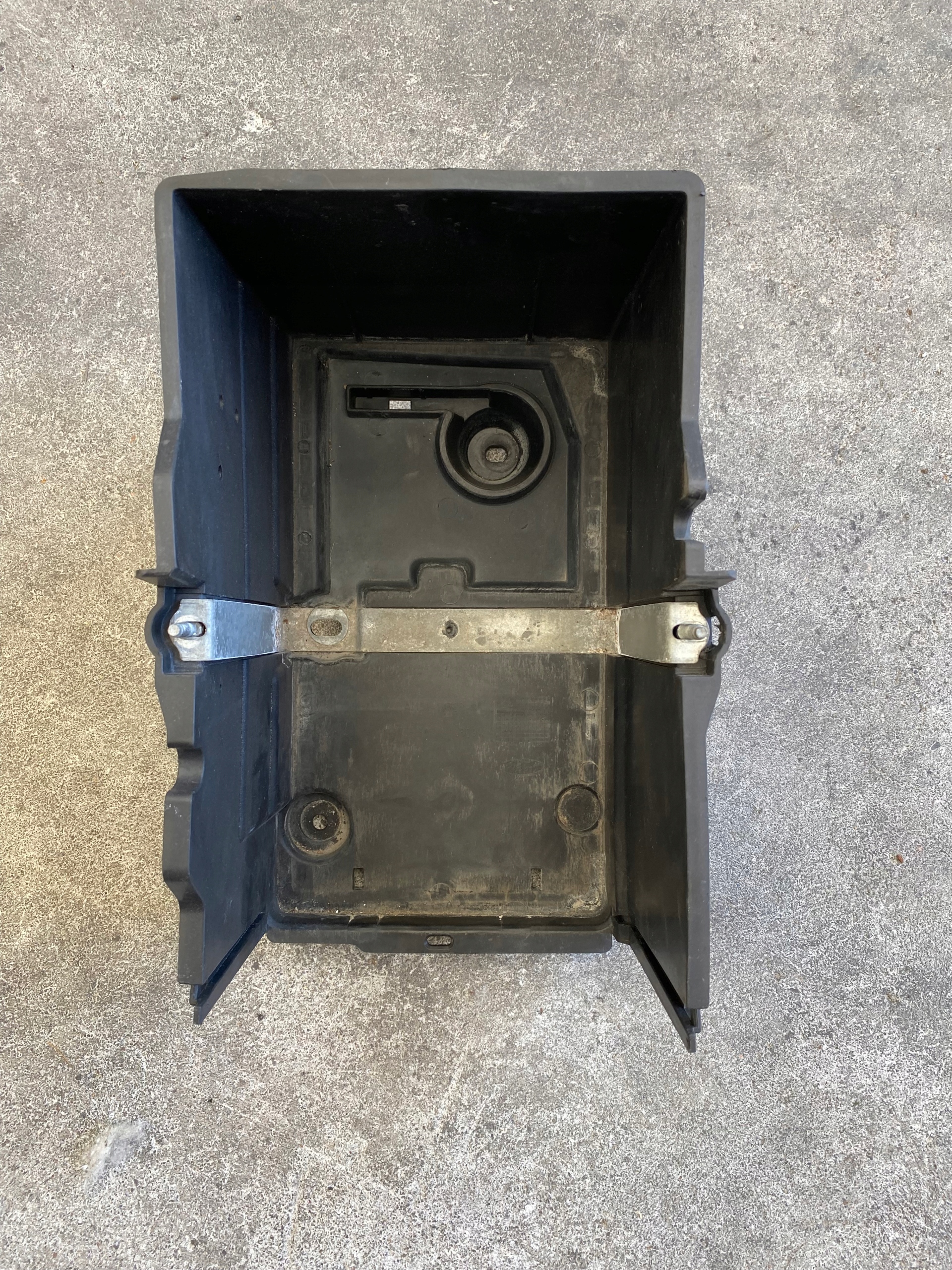 Ford Focus MK3 RS PODSTAWA AKUMULATORA AM51-10723-AF