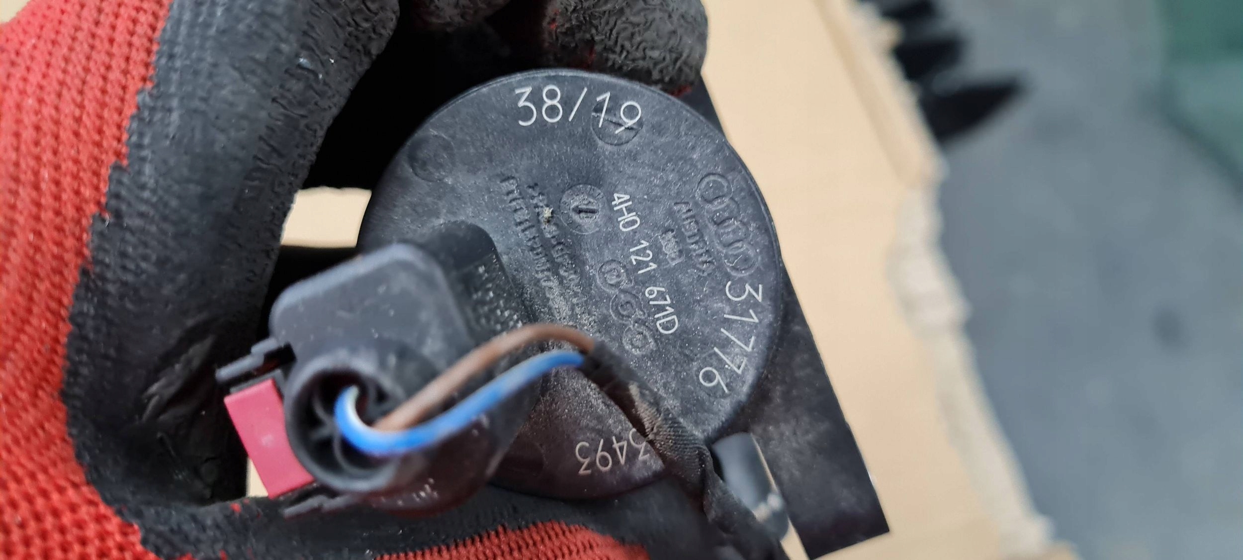 A5 8W S5 elektroventil pumpa vode 4H0121671D A7 4G A4 B8 B9 8W Q5 A6 C7