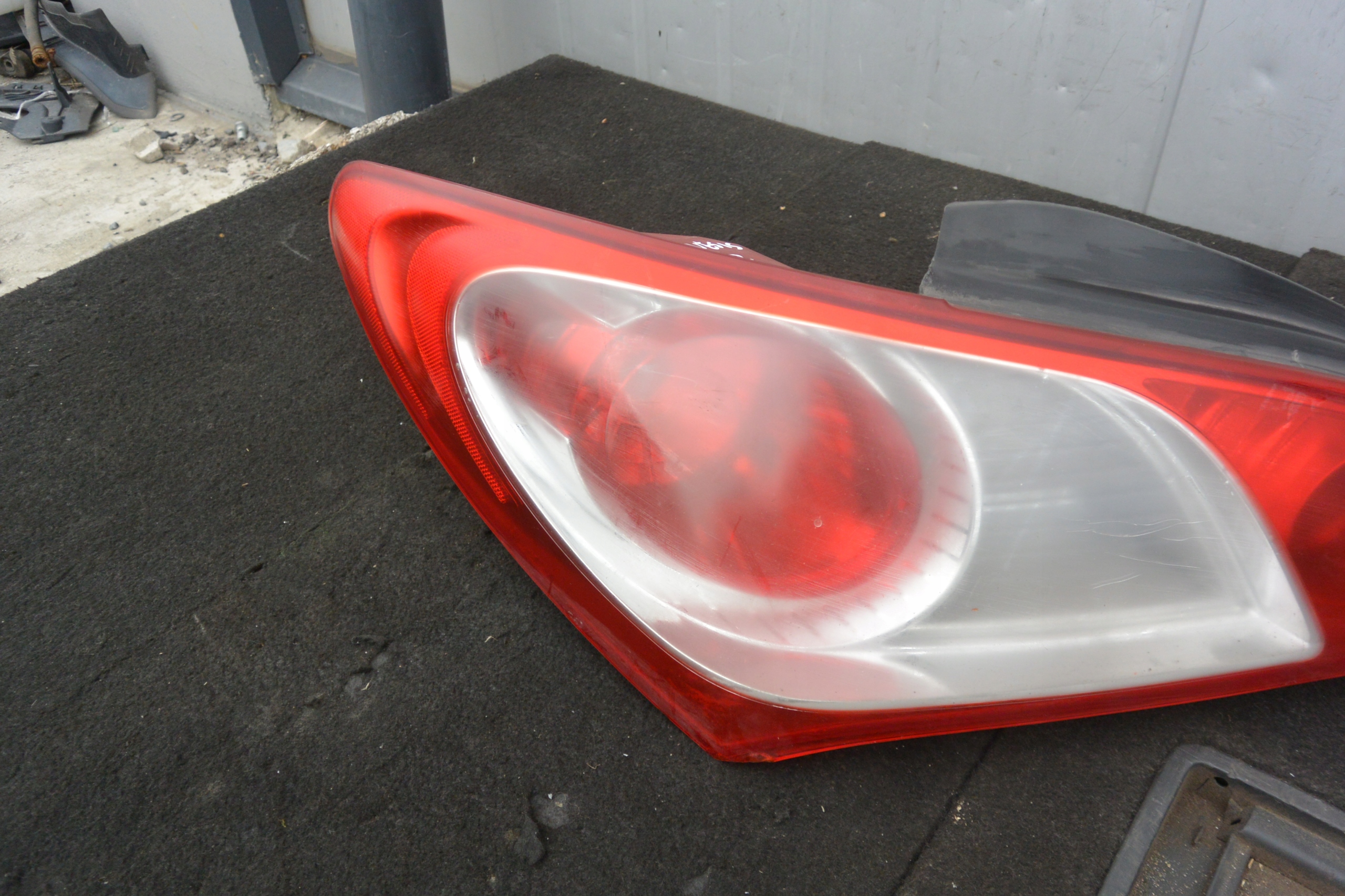 light left rear part HYUNDAI GENESIS 2009-2012R