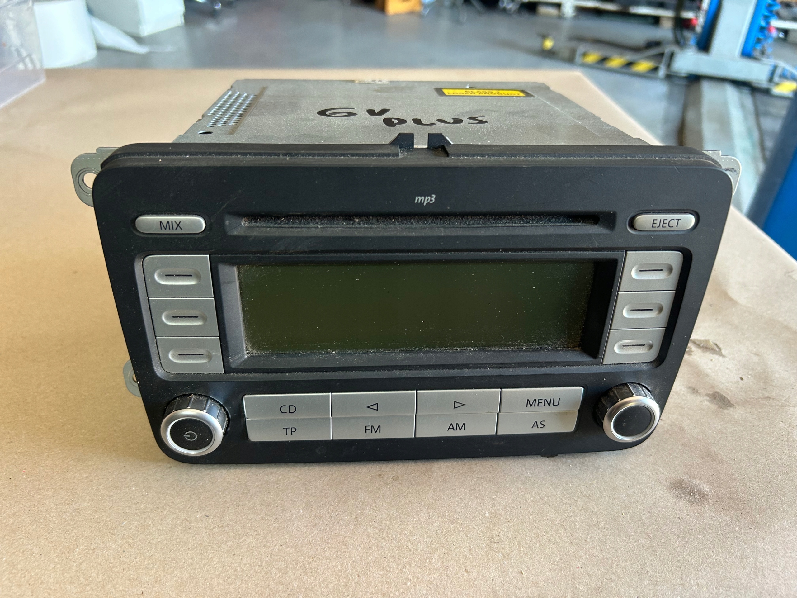 VOLKSWAGEN GOLF V ORYGINALNE RADIO 5M0035186D