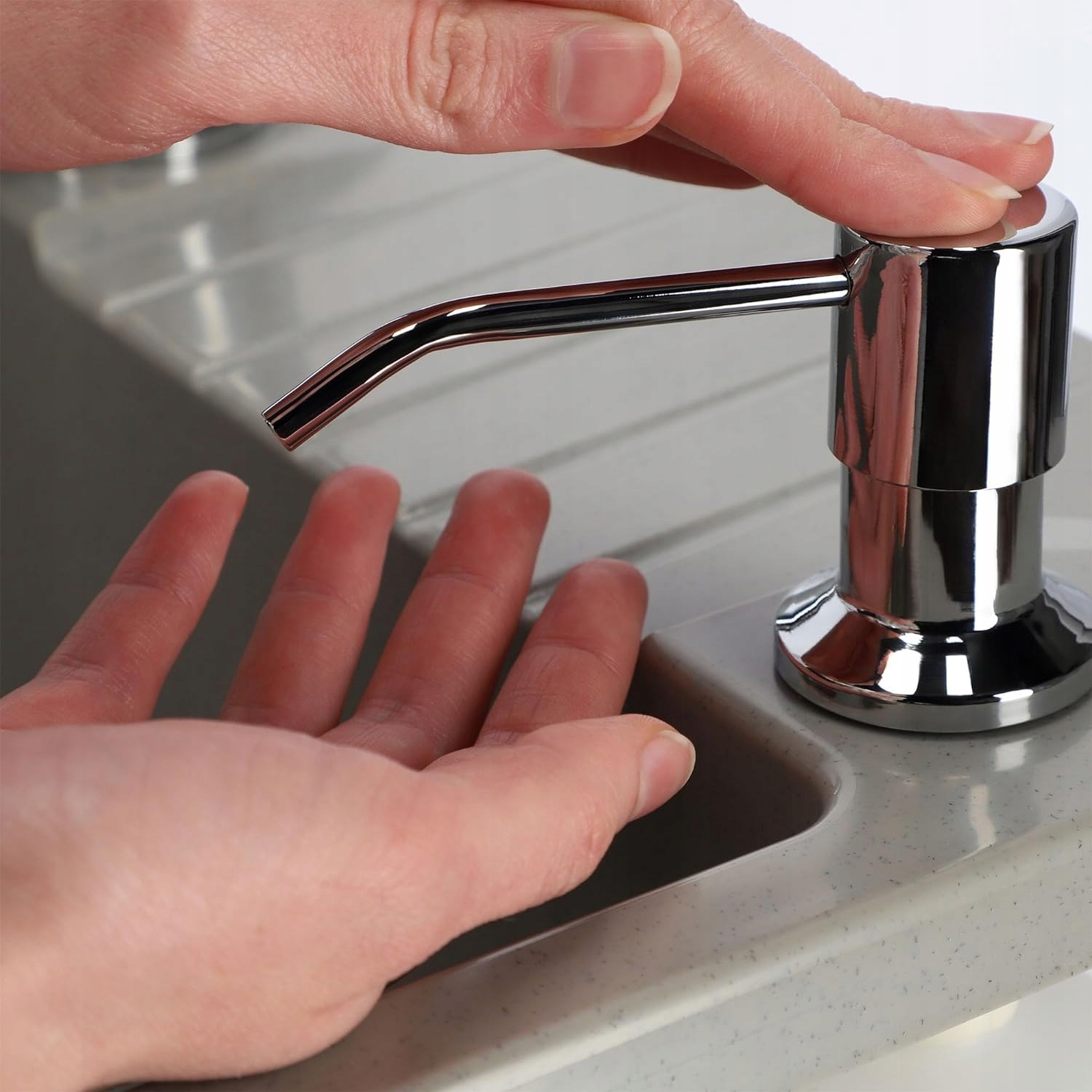 DOZOWNIK SREBRNY MYDŁA PŁYNU DO MYCIA NACZYŃ DO ZLEWU 500 ml Pojemność pojemnika 500 ml