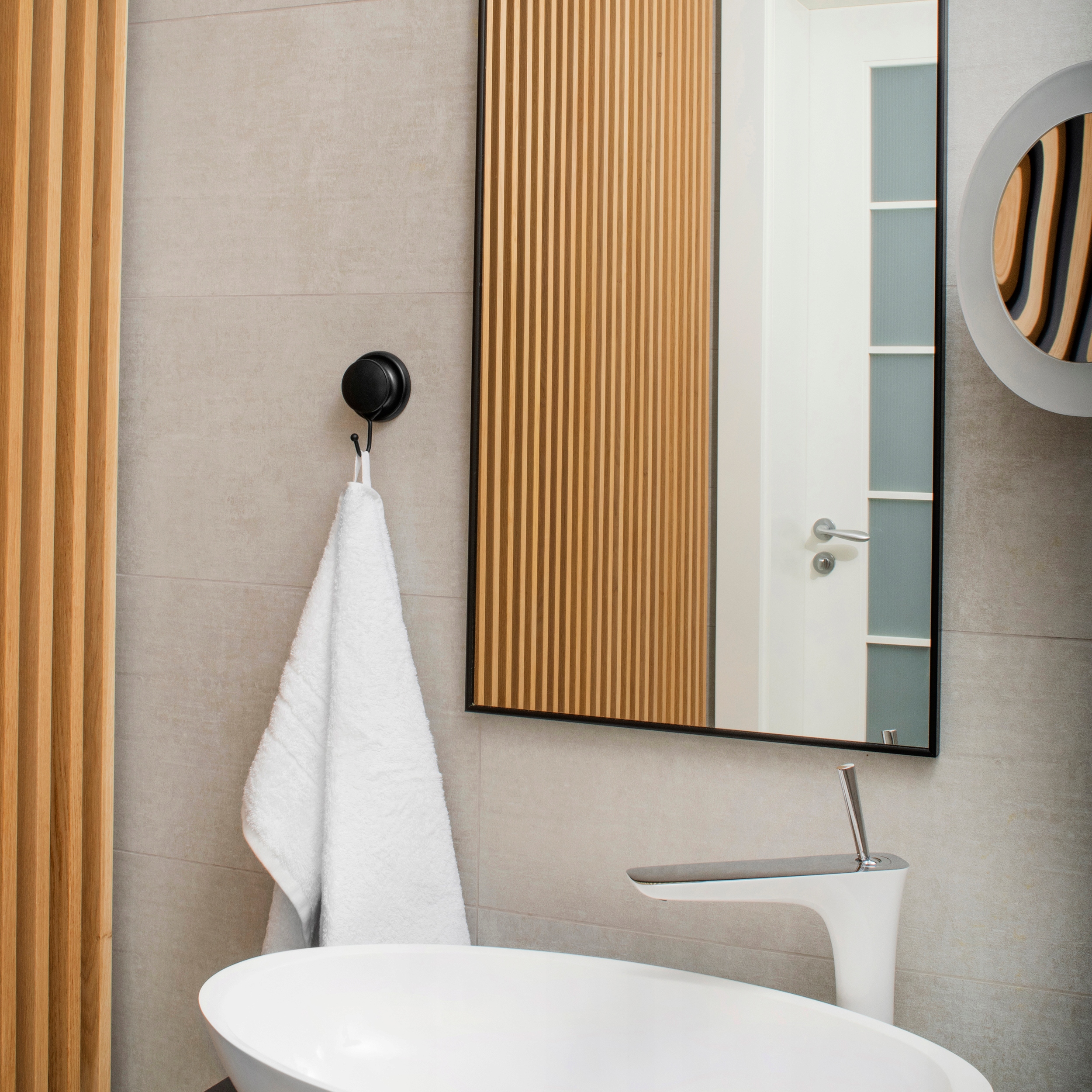 RĘCZNIKOWY UCHWYT NA PRZYSSAWKĘ HACZYK Kolor czarny