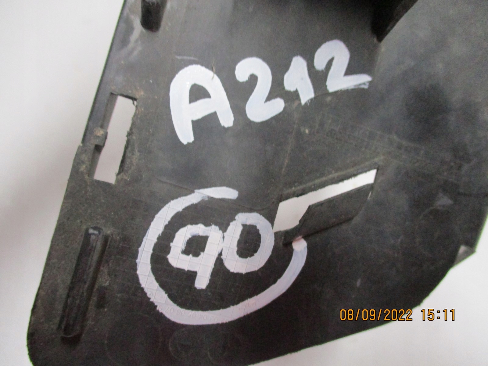 grid of a bumper MERCEDES E KLASA A2128850823 left