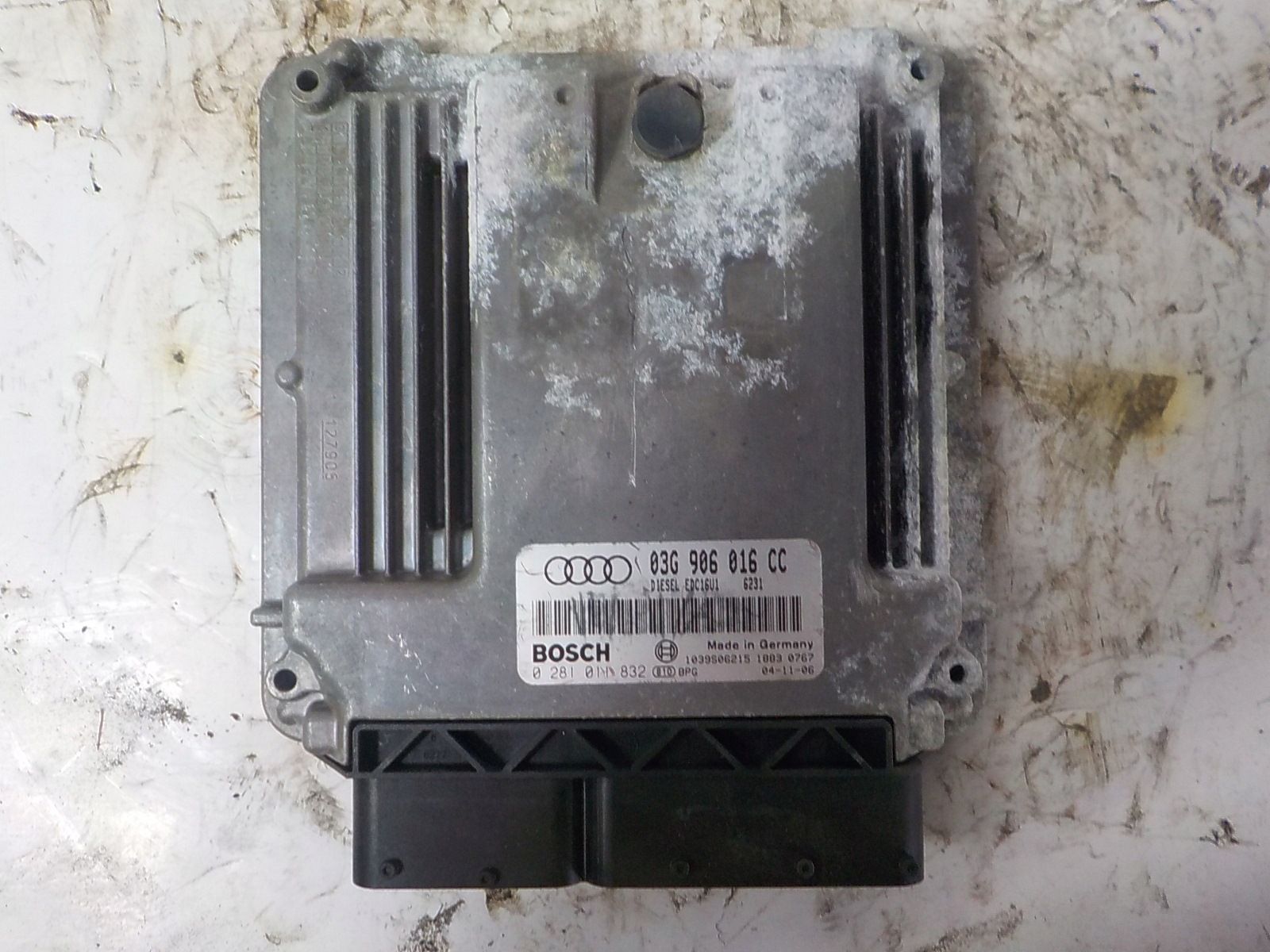 AUDI A3 II 8P computer control unit 03G906016CC 0281011832