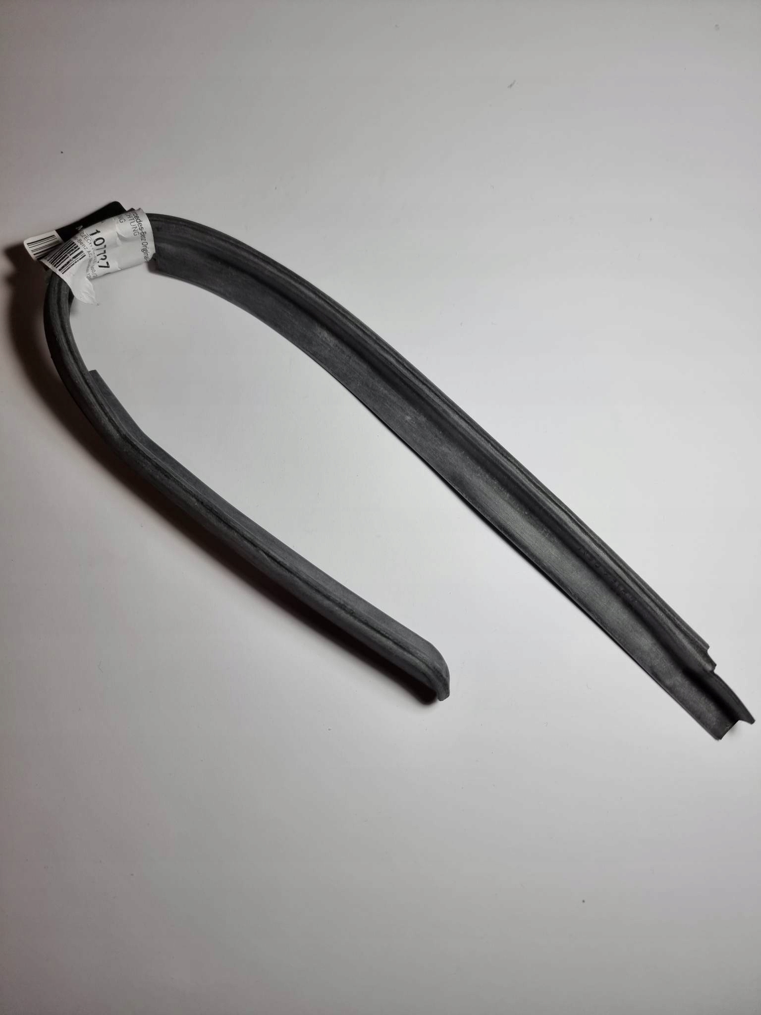 Прокладка стекла R107 Mercedes-Benz OE A1077270231