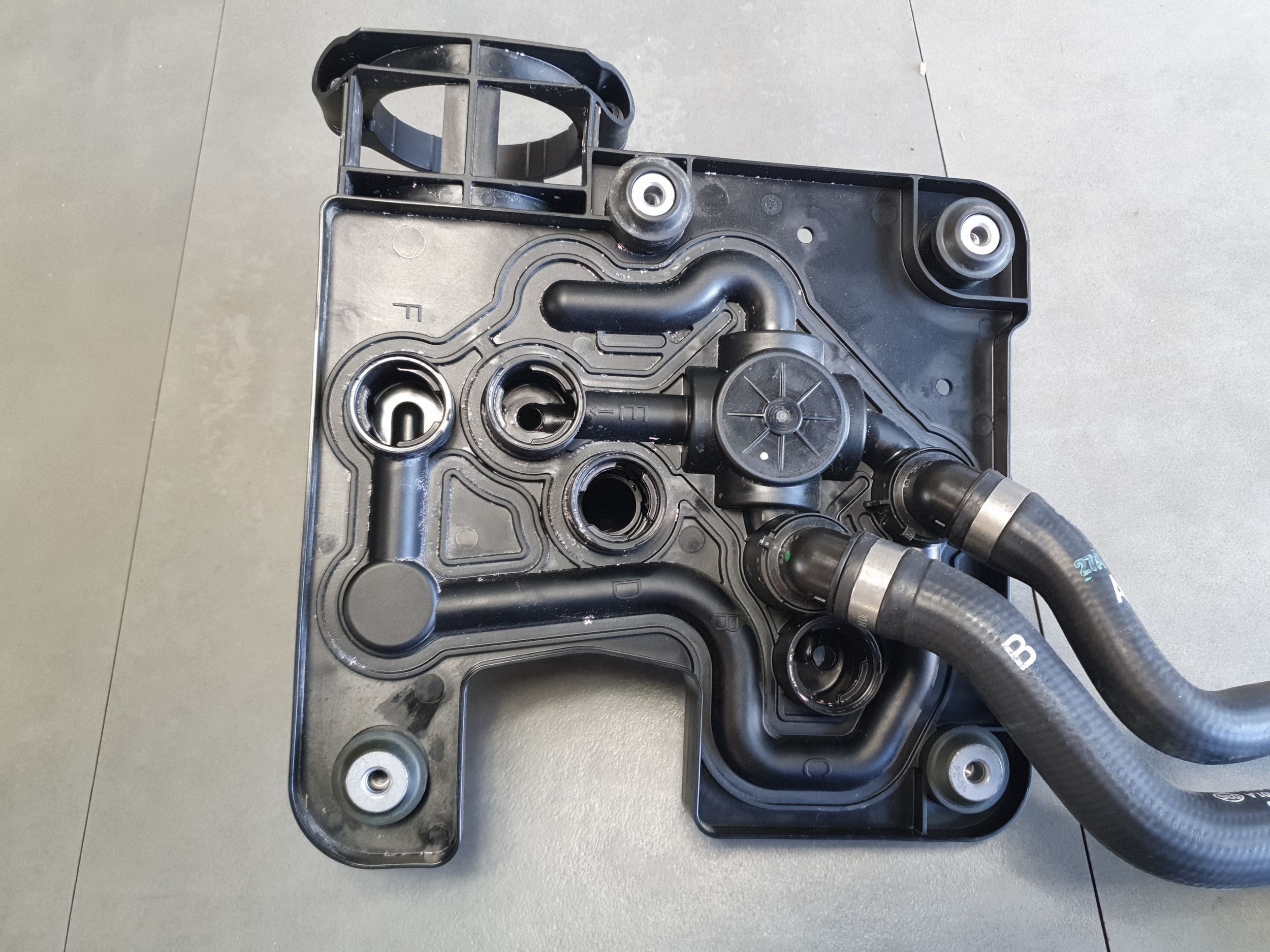 Audi Q6 e-tron verteiler wasserpumpe 85E121406K