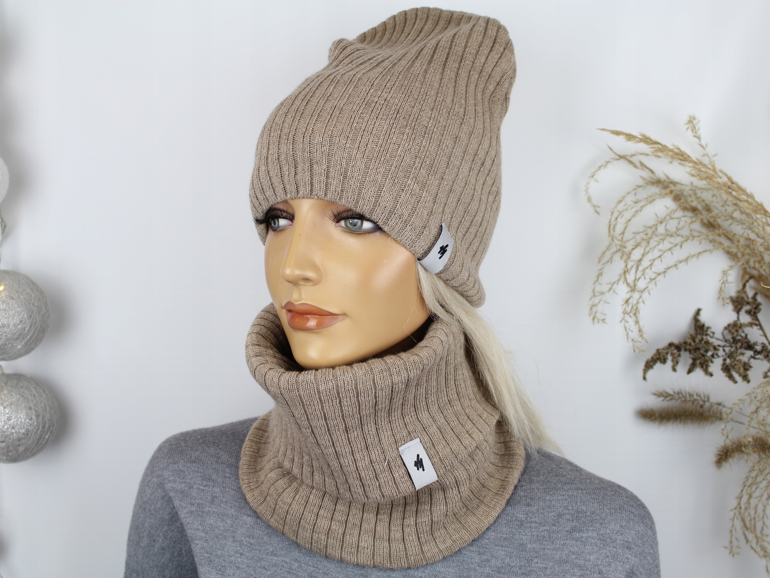 KOMPLET DAMSKI CZAPKA DAMSKA + KOMIN SZALIK CHUSTA Cechy dodatkowe brak