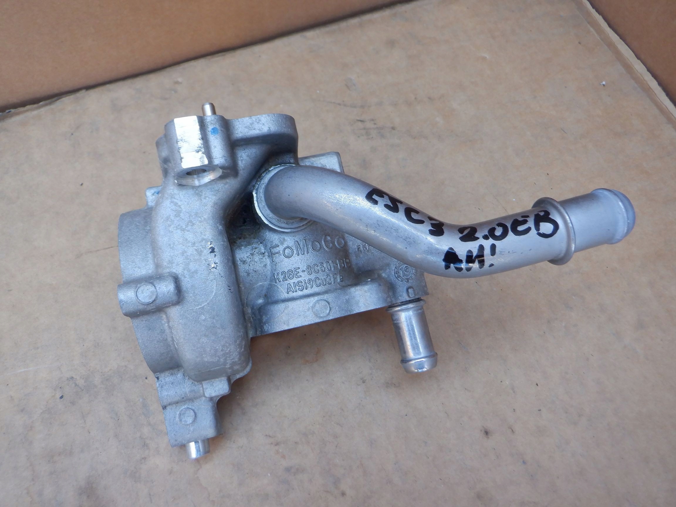 K2GE-8C501-BB - КОРПУС ВОДЯНОГО НАСОСА FORD ESCAPE MK4 USA 2.0 EB