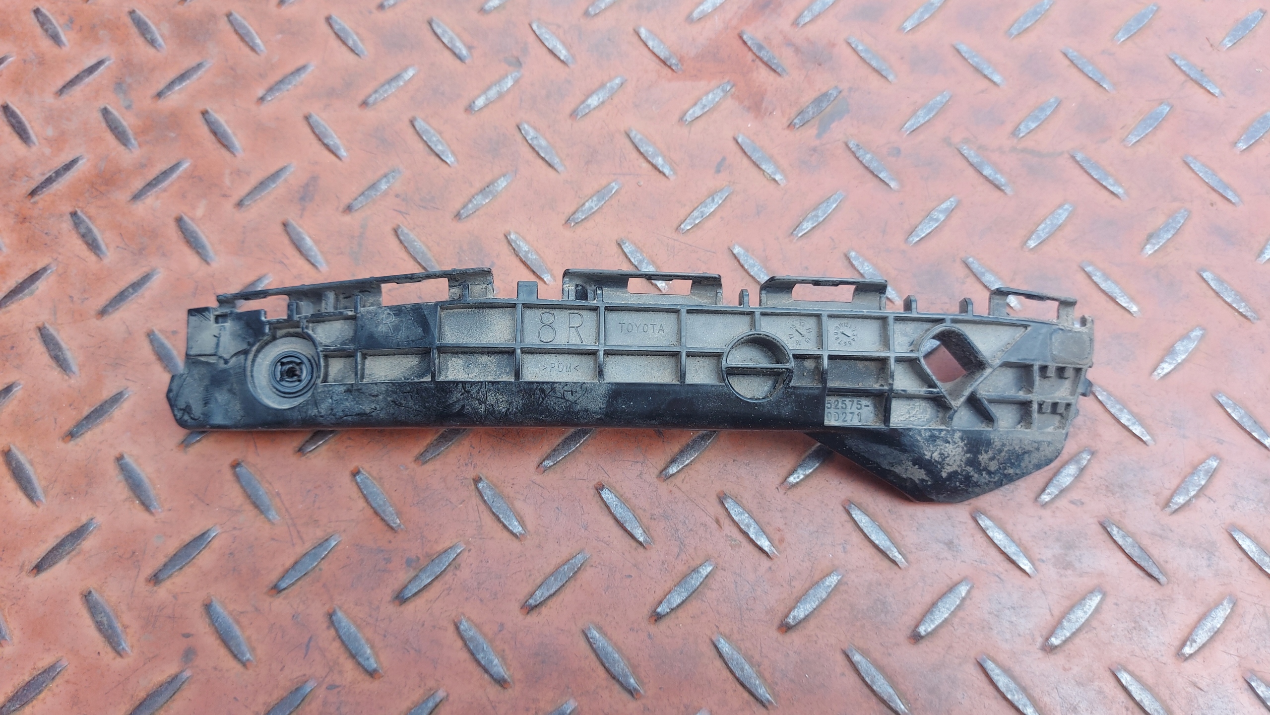 bumper bracket right rear part TOYOTA YARIS III 11-17