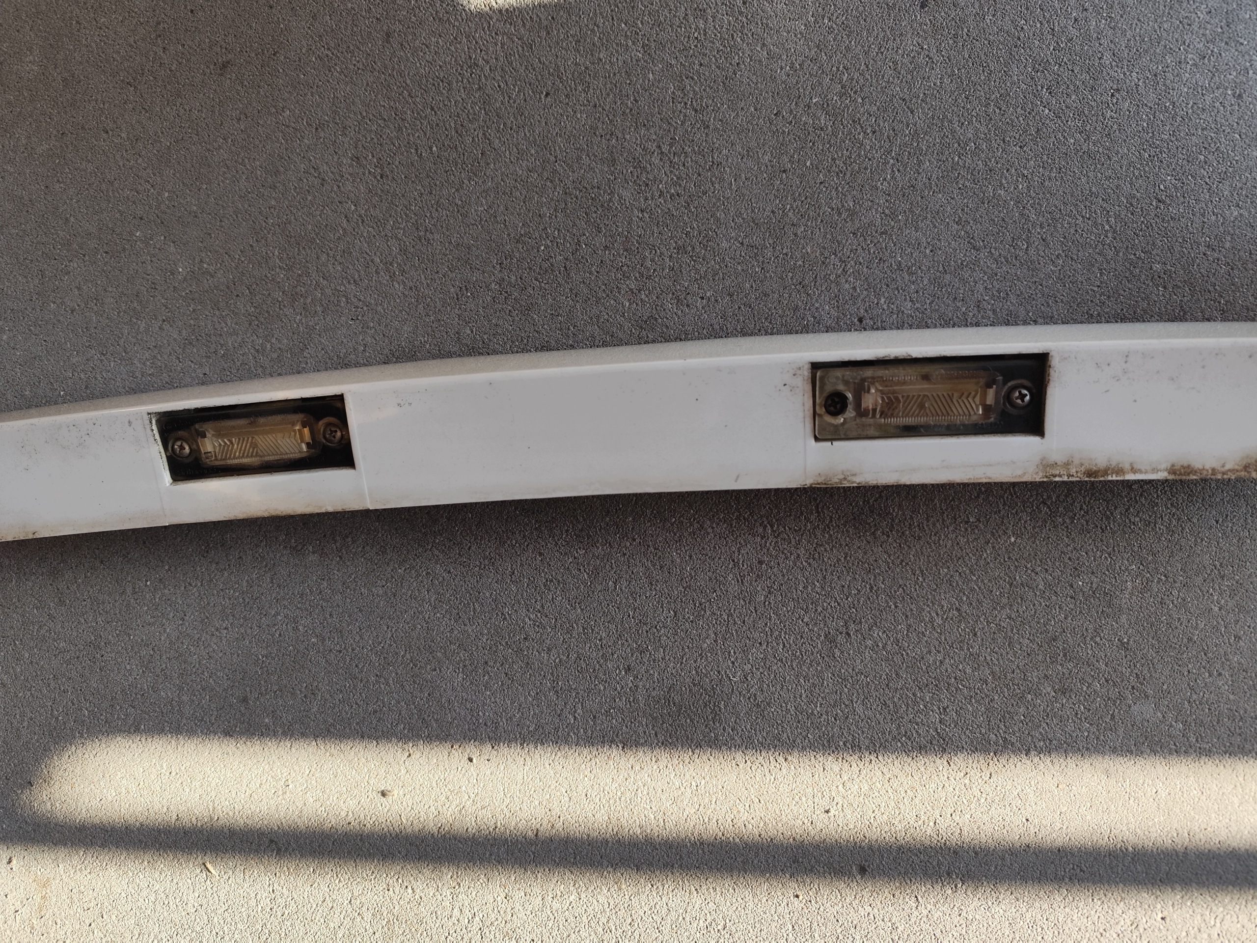 VW T5 cap moulding number plate light do bonnet/trunk door biala