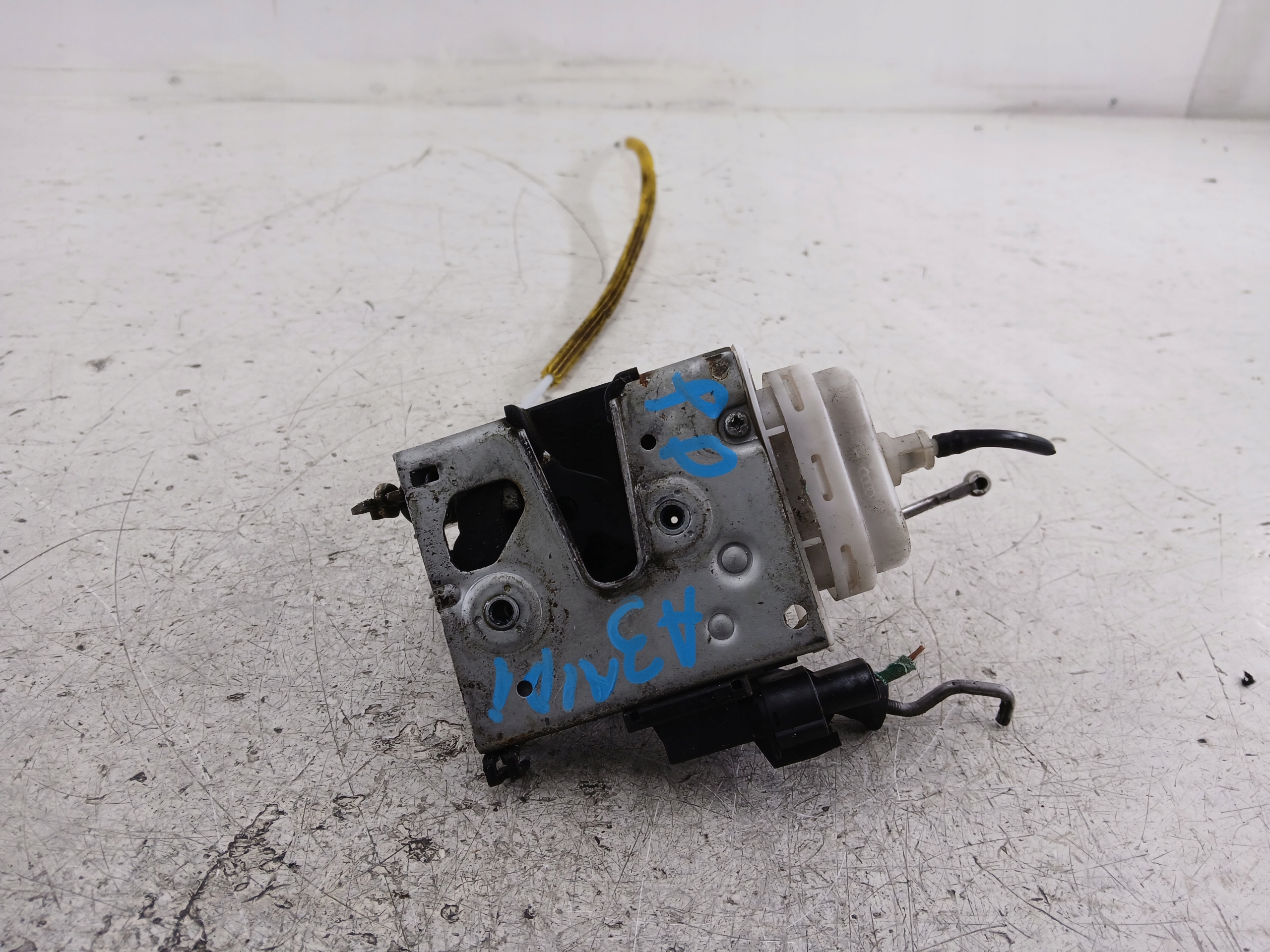 AUDI A3 8L lock door right 3D 8L1837016A
