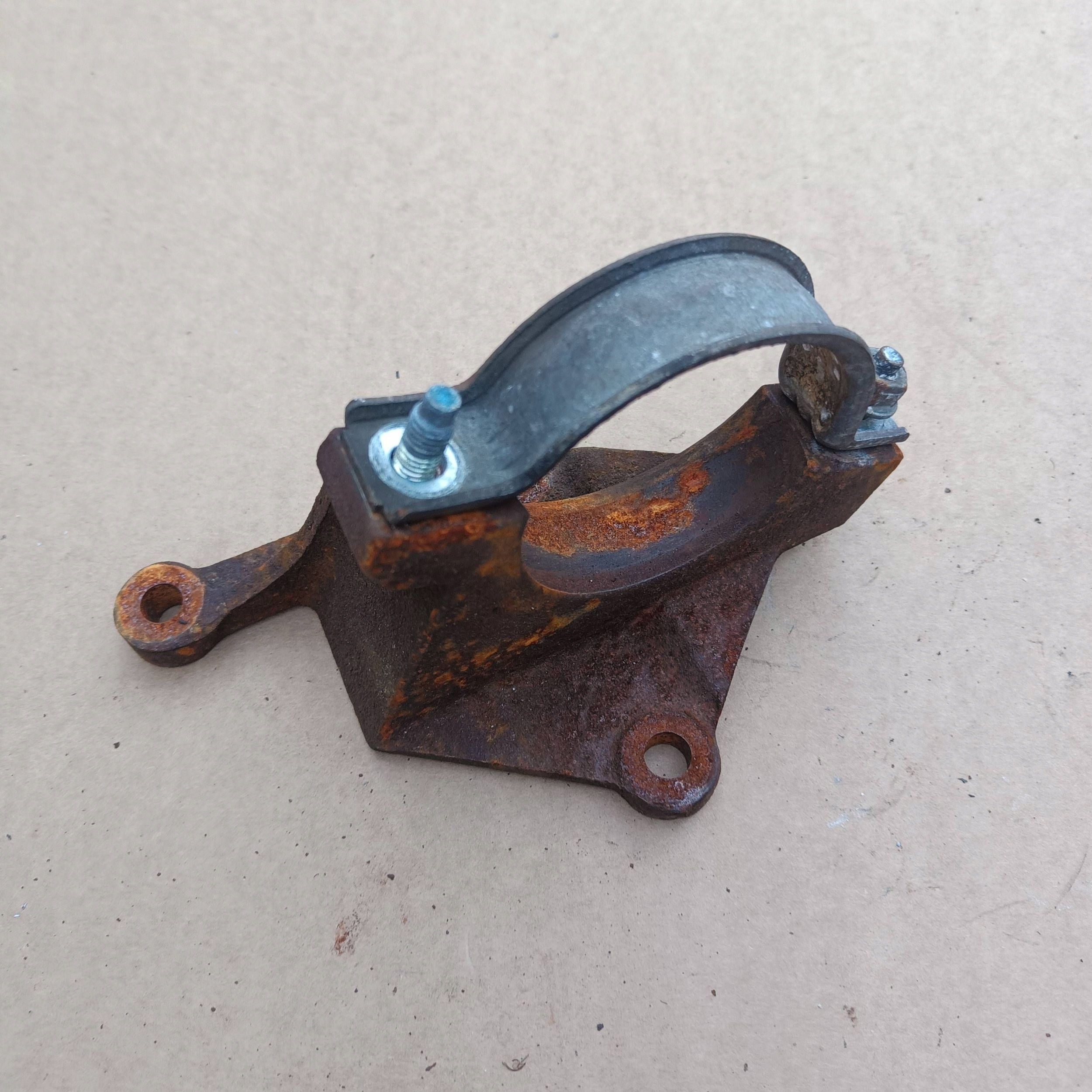 Ford Fiesta MK7 ST 1.6 EB Console / Support plaque Demi axe