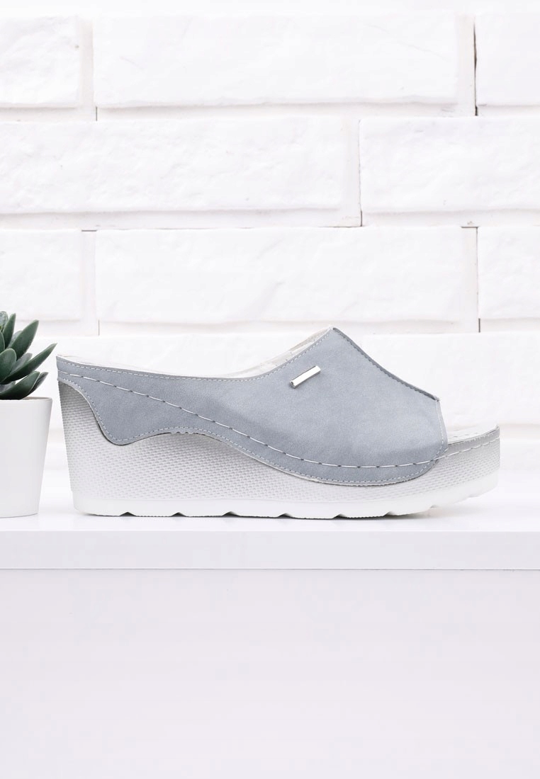 Klapki jasno szare na koturnie 8 Ruth 38 Wzór dominujący bez wzoru