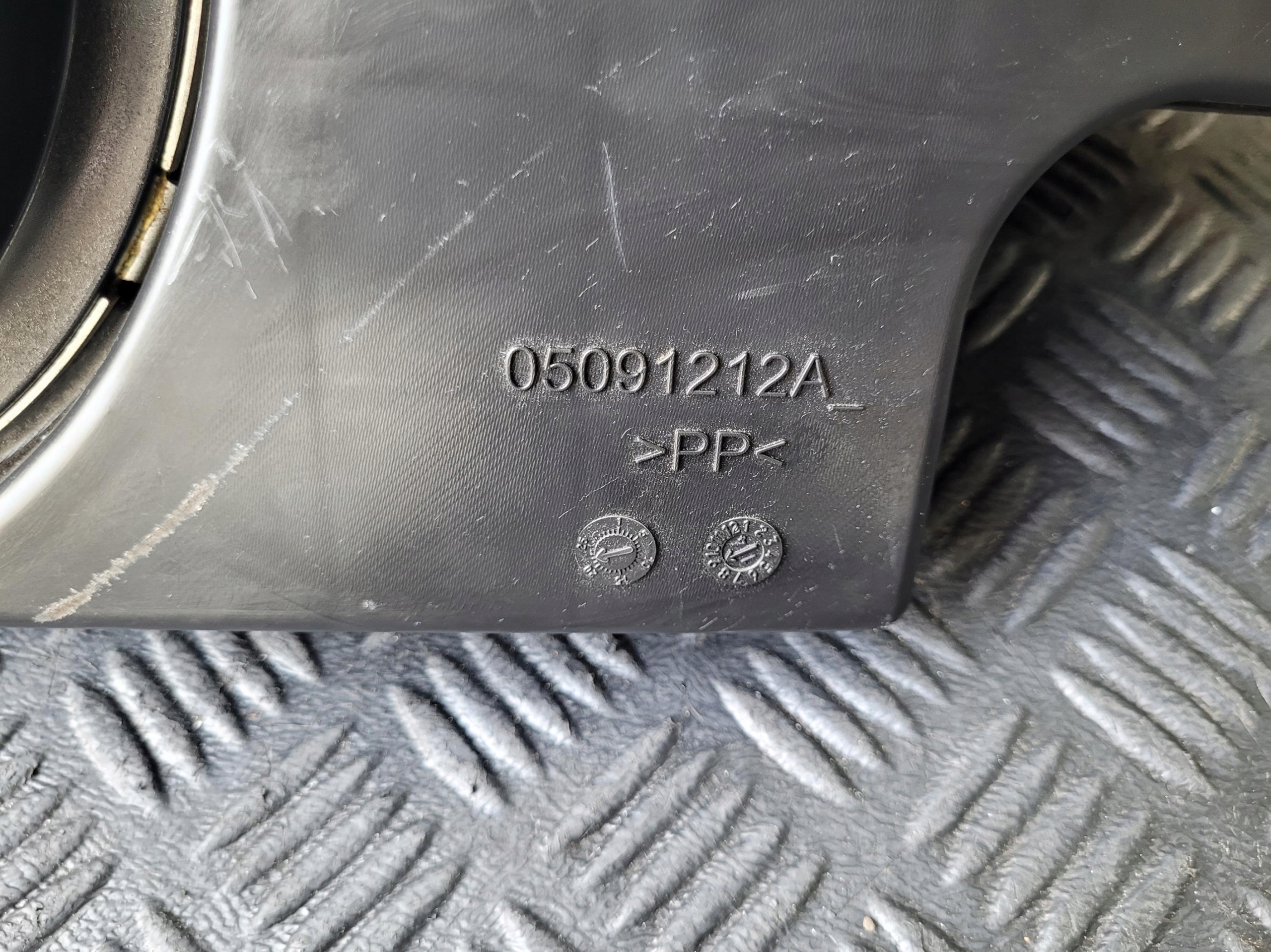 speaker BASOWY SUBWOOFER 05091212AB JEEP CHEROKEE V KL