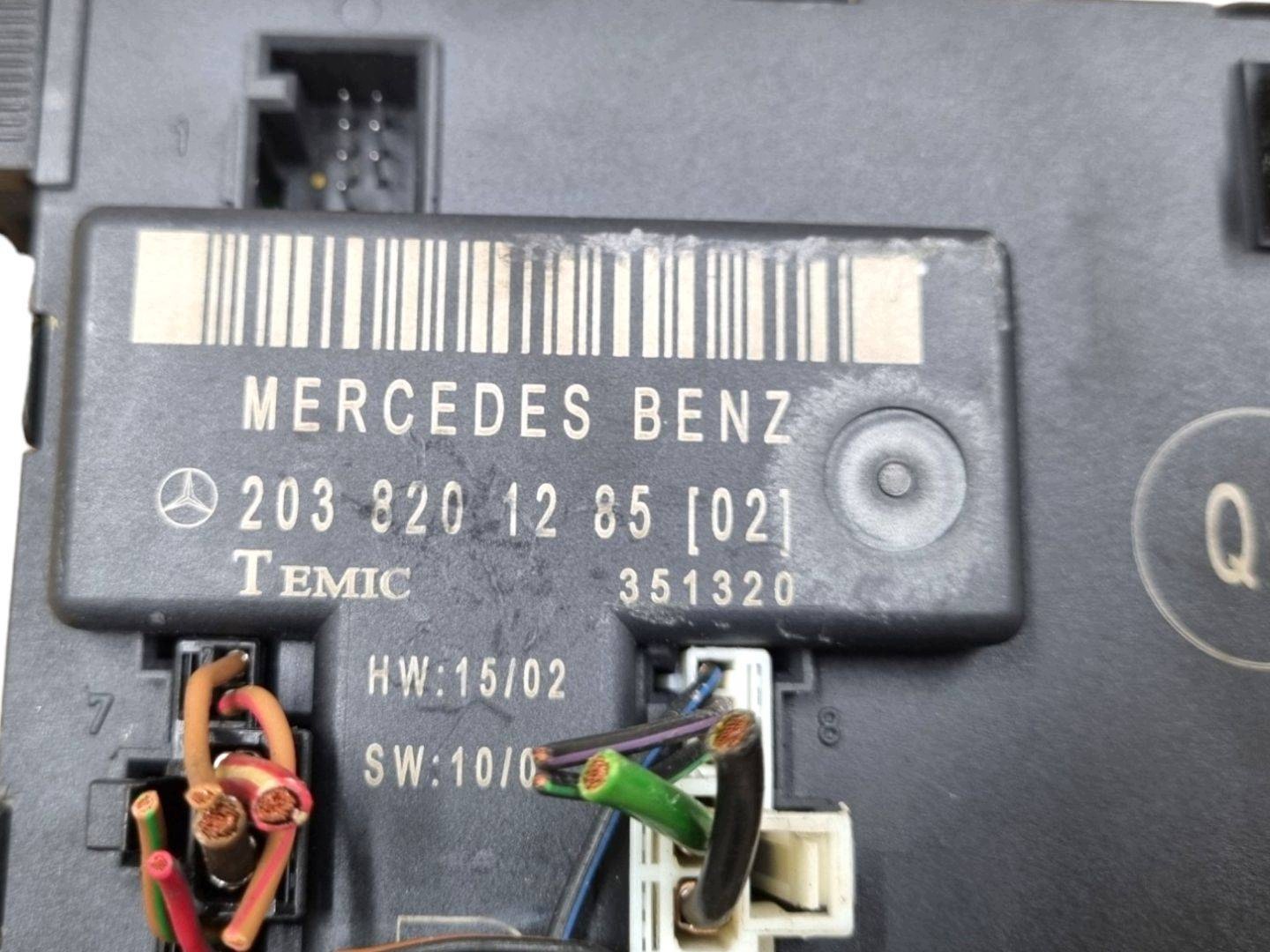 module door front right side Mercedes-Benz C W203 2003 2038201285