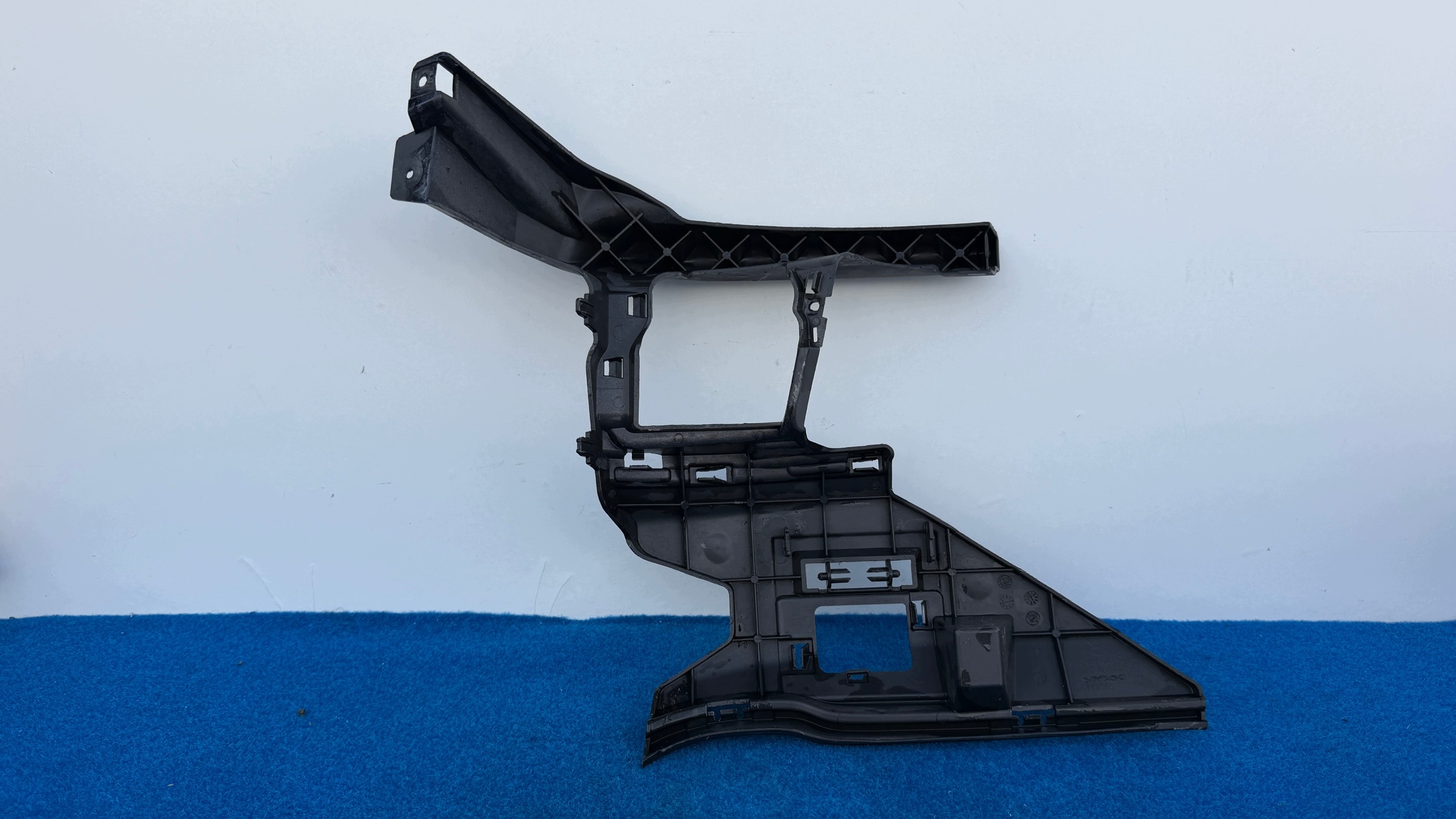 BMW 7 F01 F02 right bumper bracket front holder PAK18/GR95