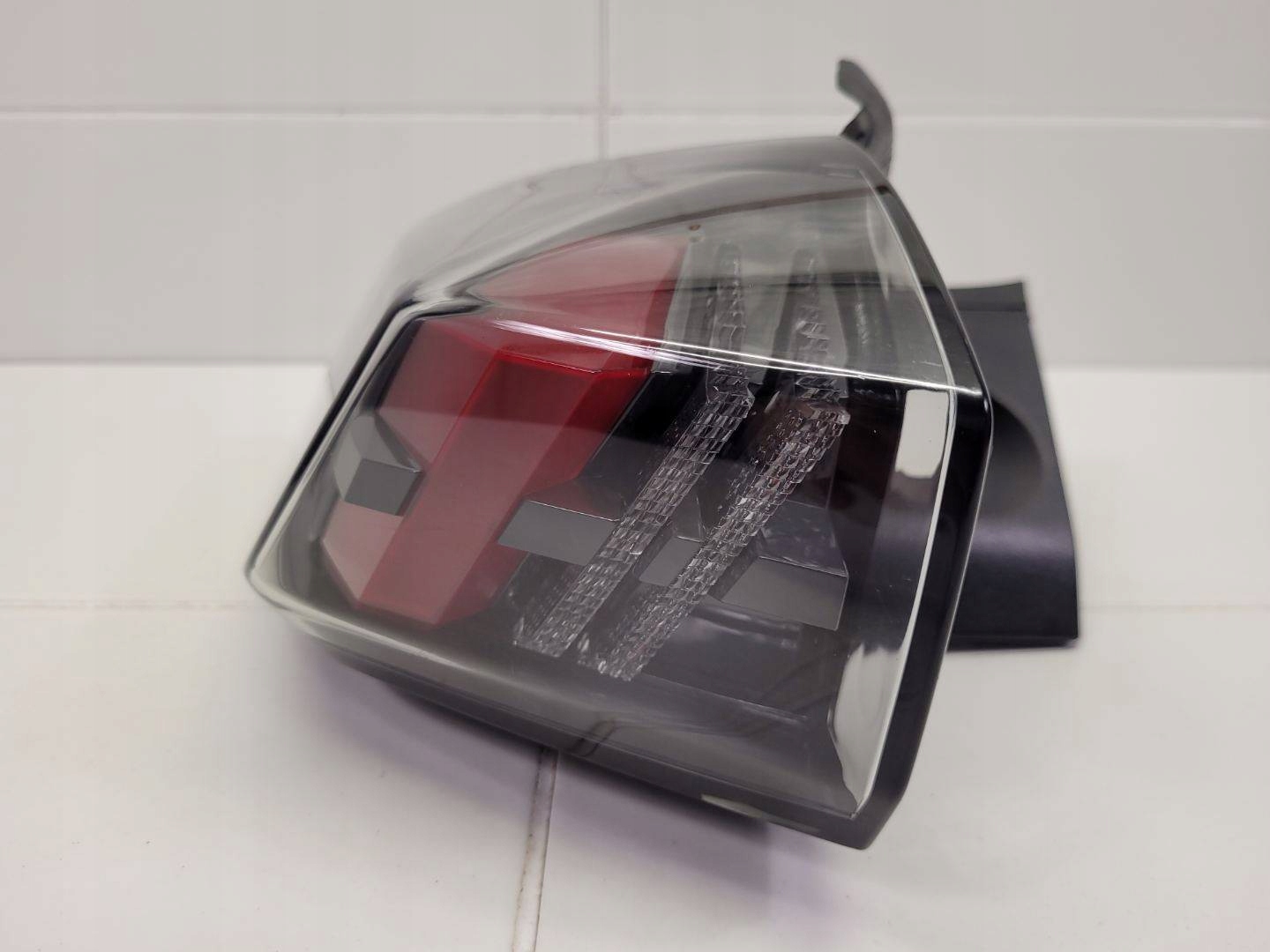 light rear left side Peugeot 2008 2 2021 FR2695010201