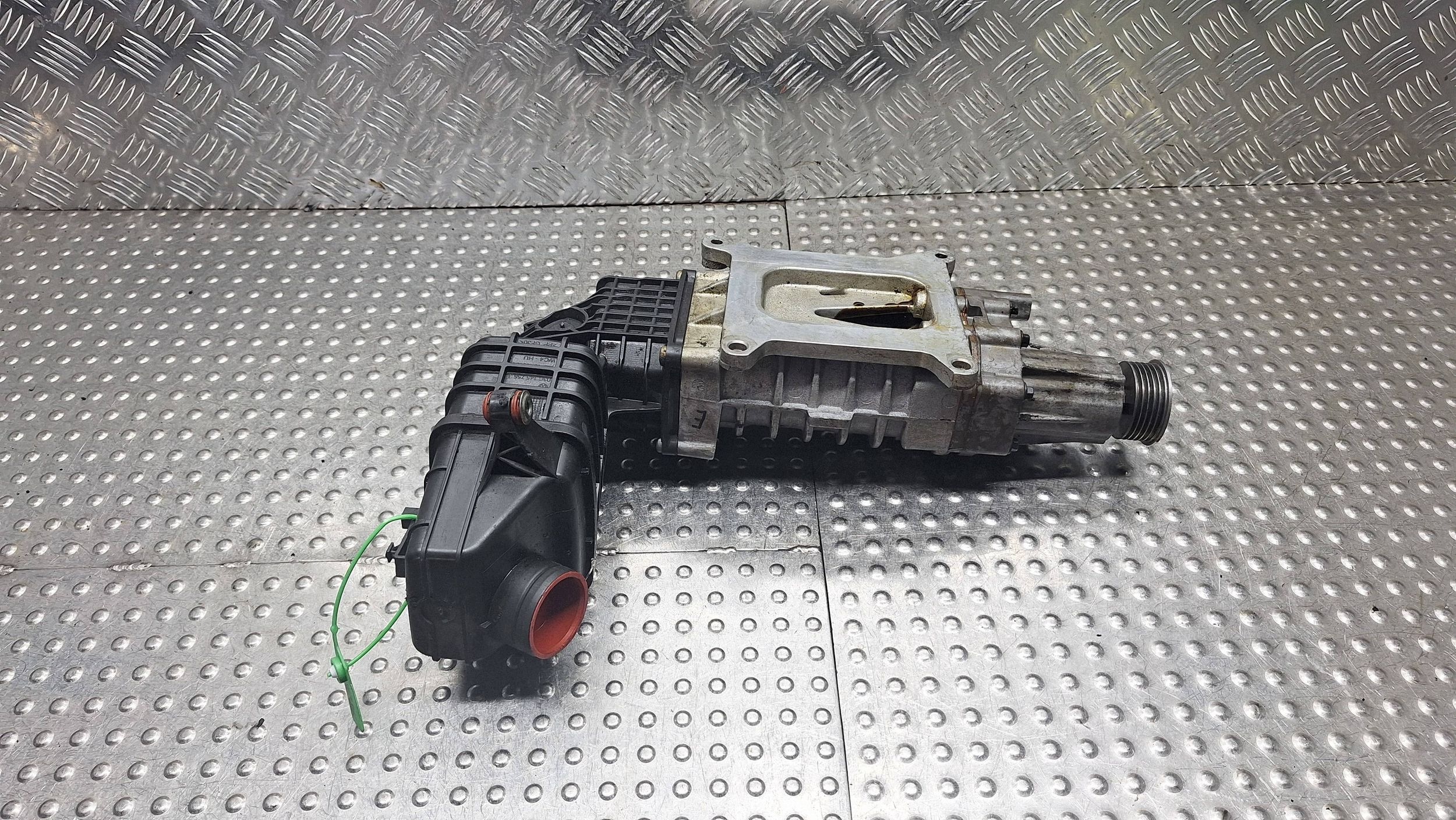 compressor 03C145755J GOLF V A3 8P SCIROCCO III TIGUAN and 1.4 TSI