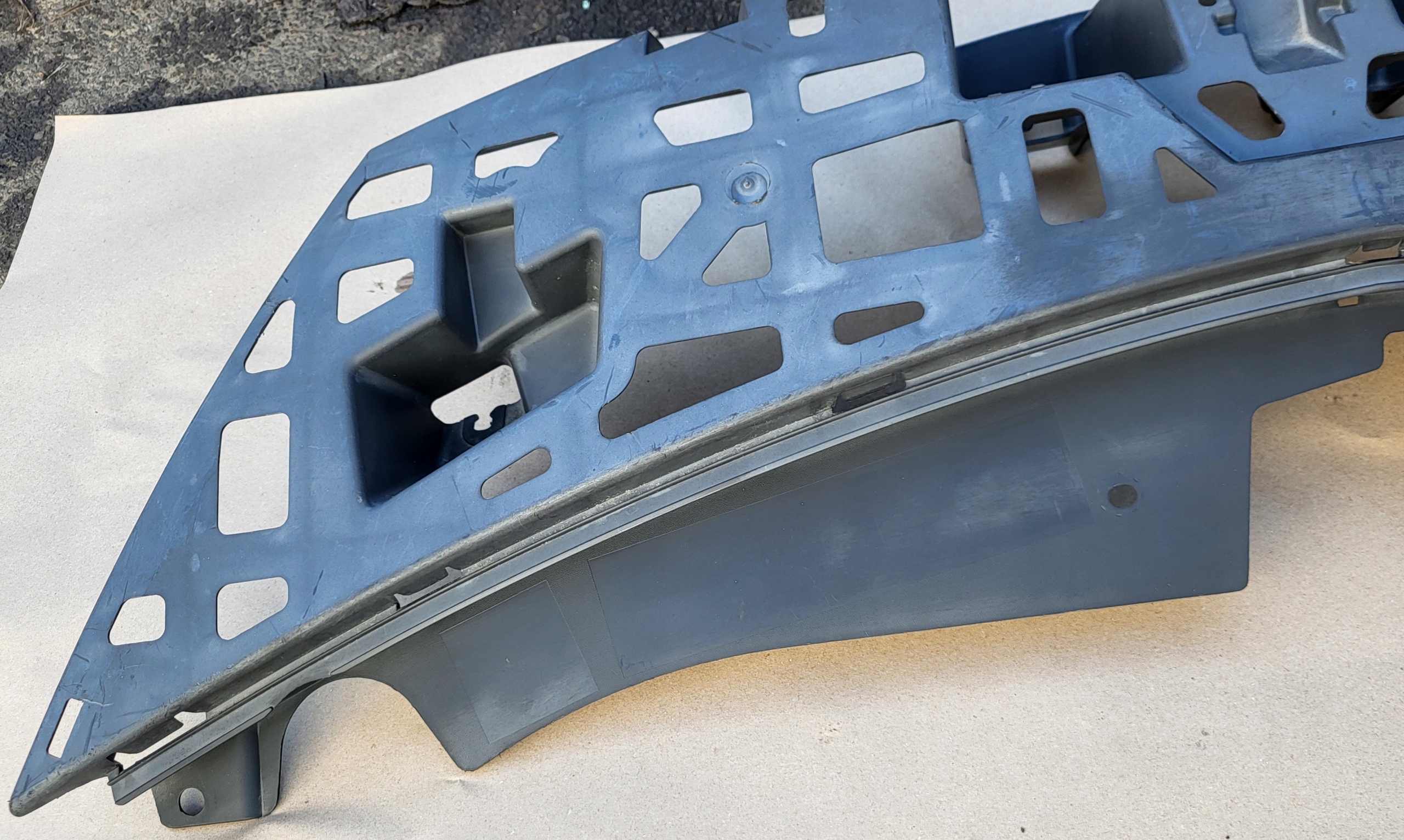pillar upper of a bumper grille front support RENAULT CLIO 3 III LIFT OE